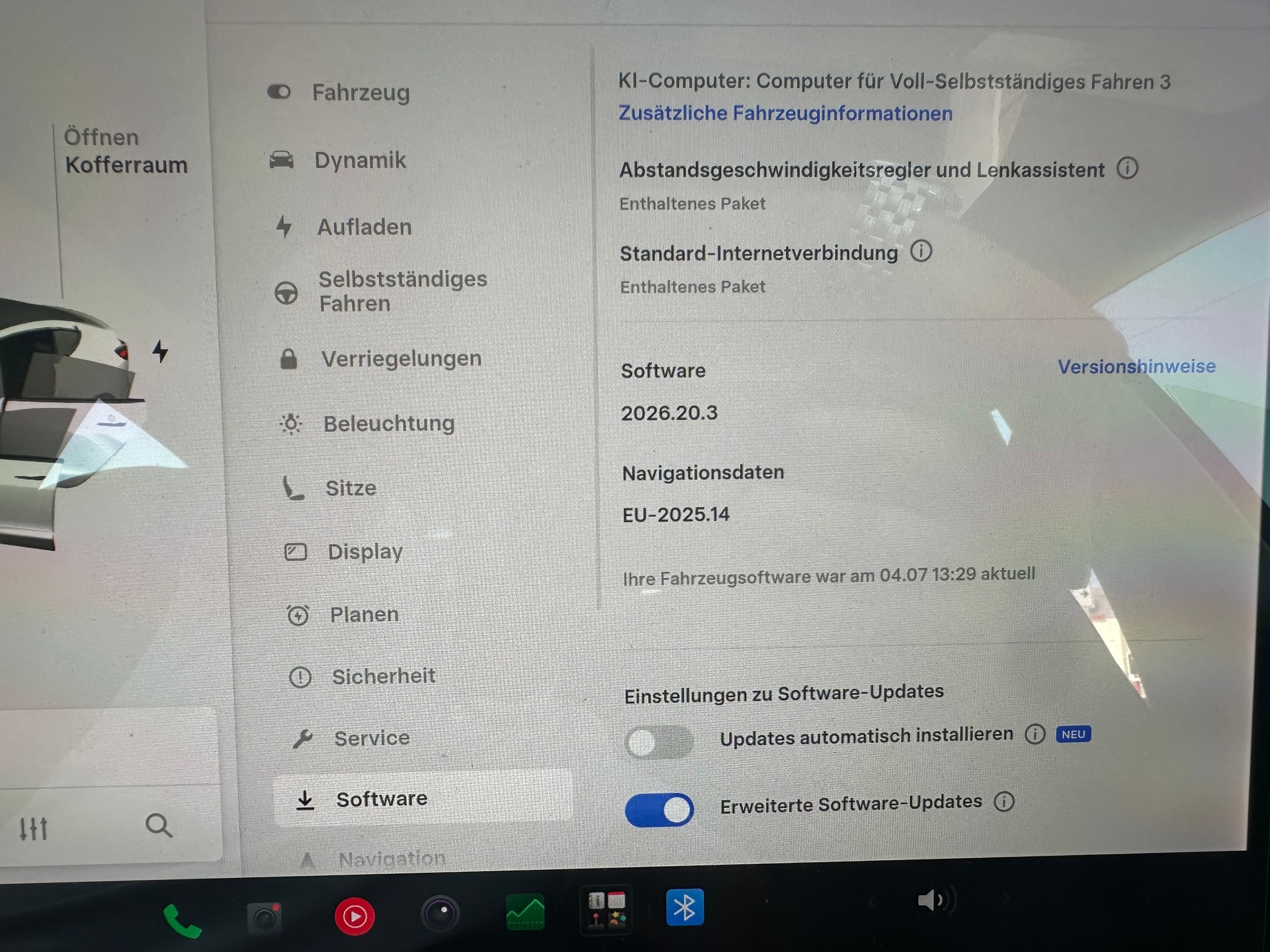TESLA Model 3-image-5