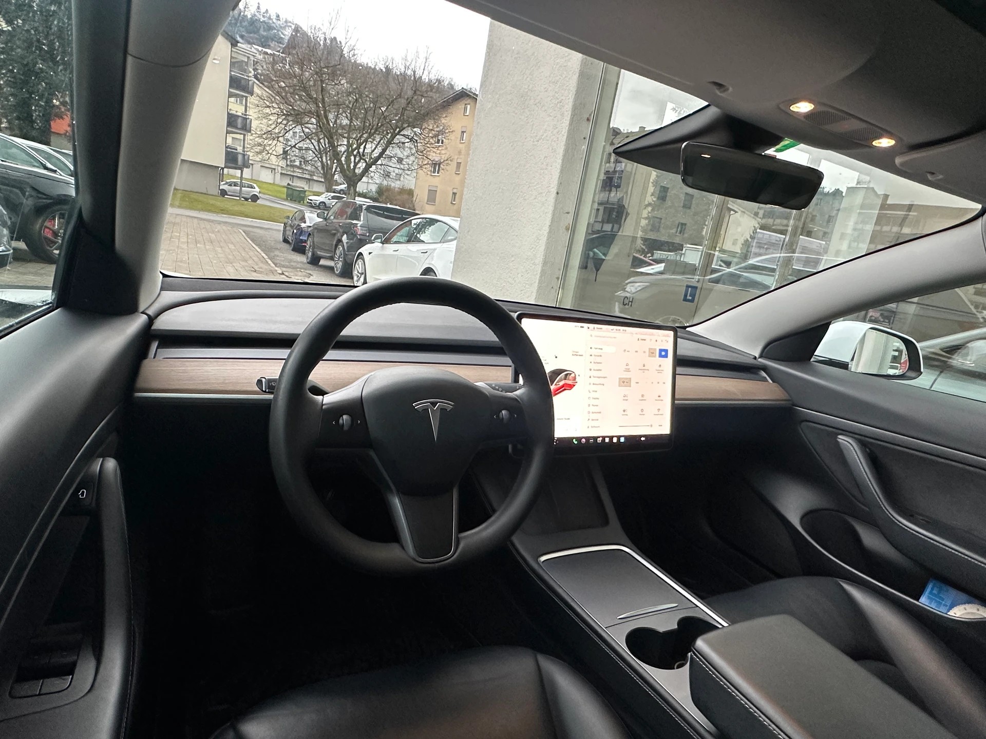 TESLA Model 3-image-9