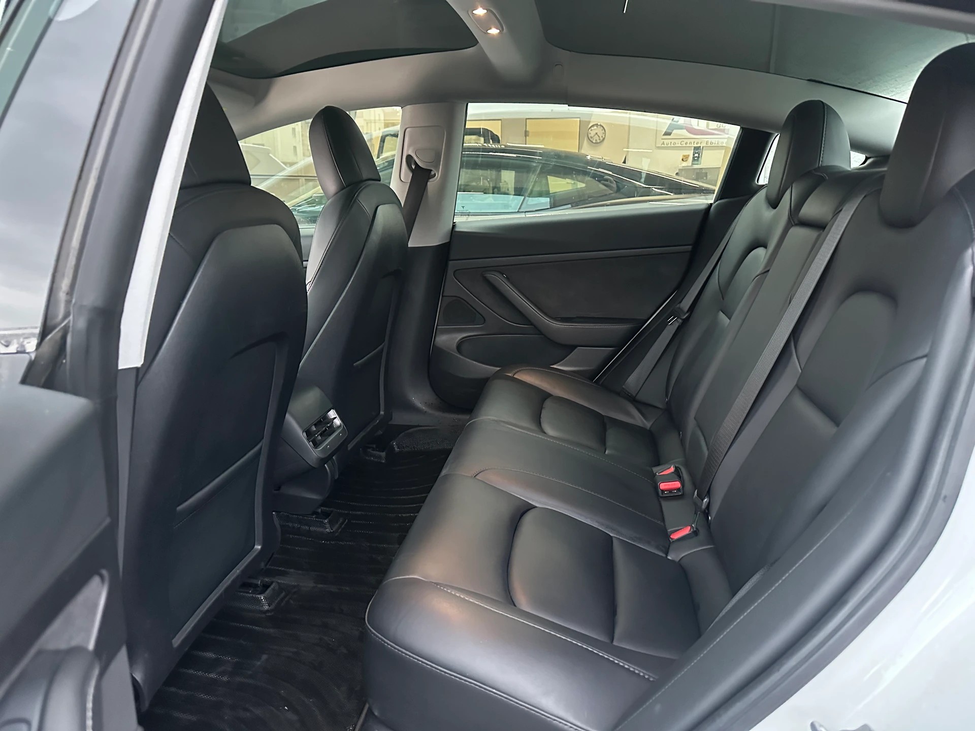 TESLA Model 3-image-7
