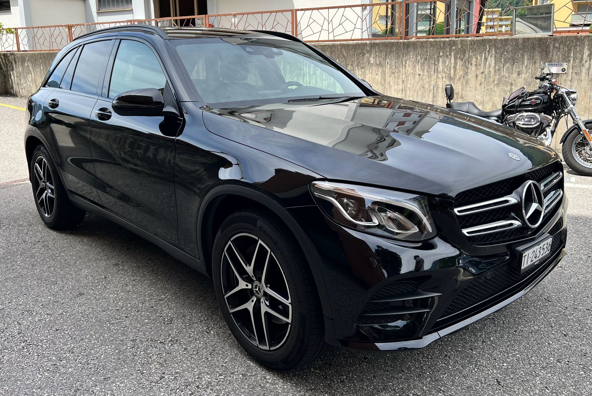 MERCEDES-BENZ GLC 250 d AMG Line 4m-image-2