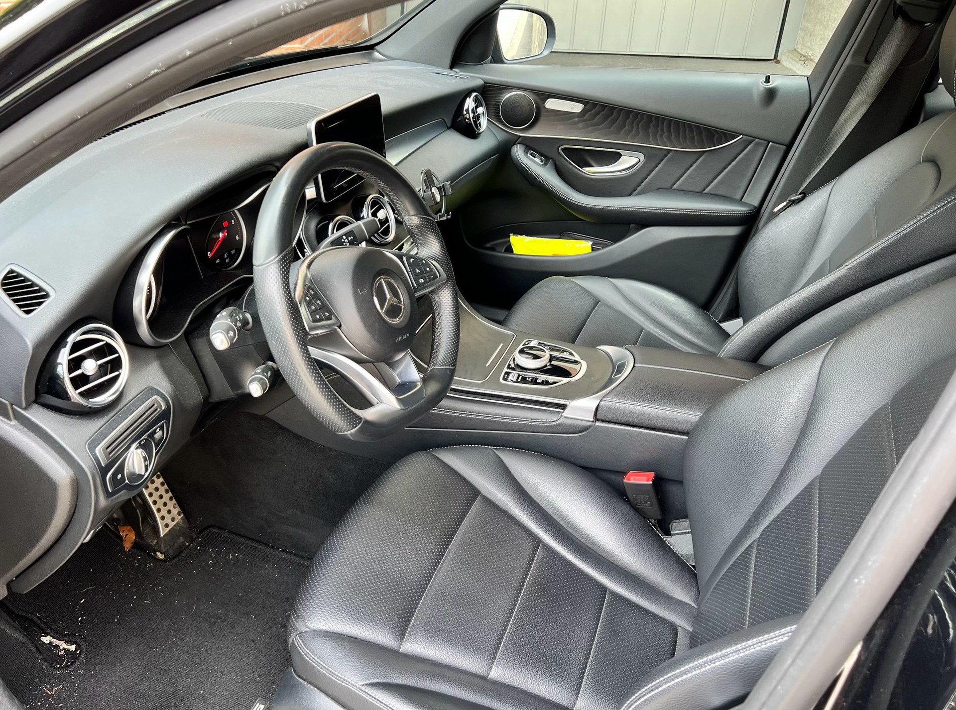 MERCEDES-BENZ GLC 250 d AMG Line 4m-image-4