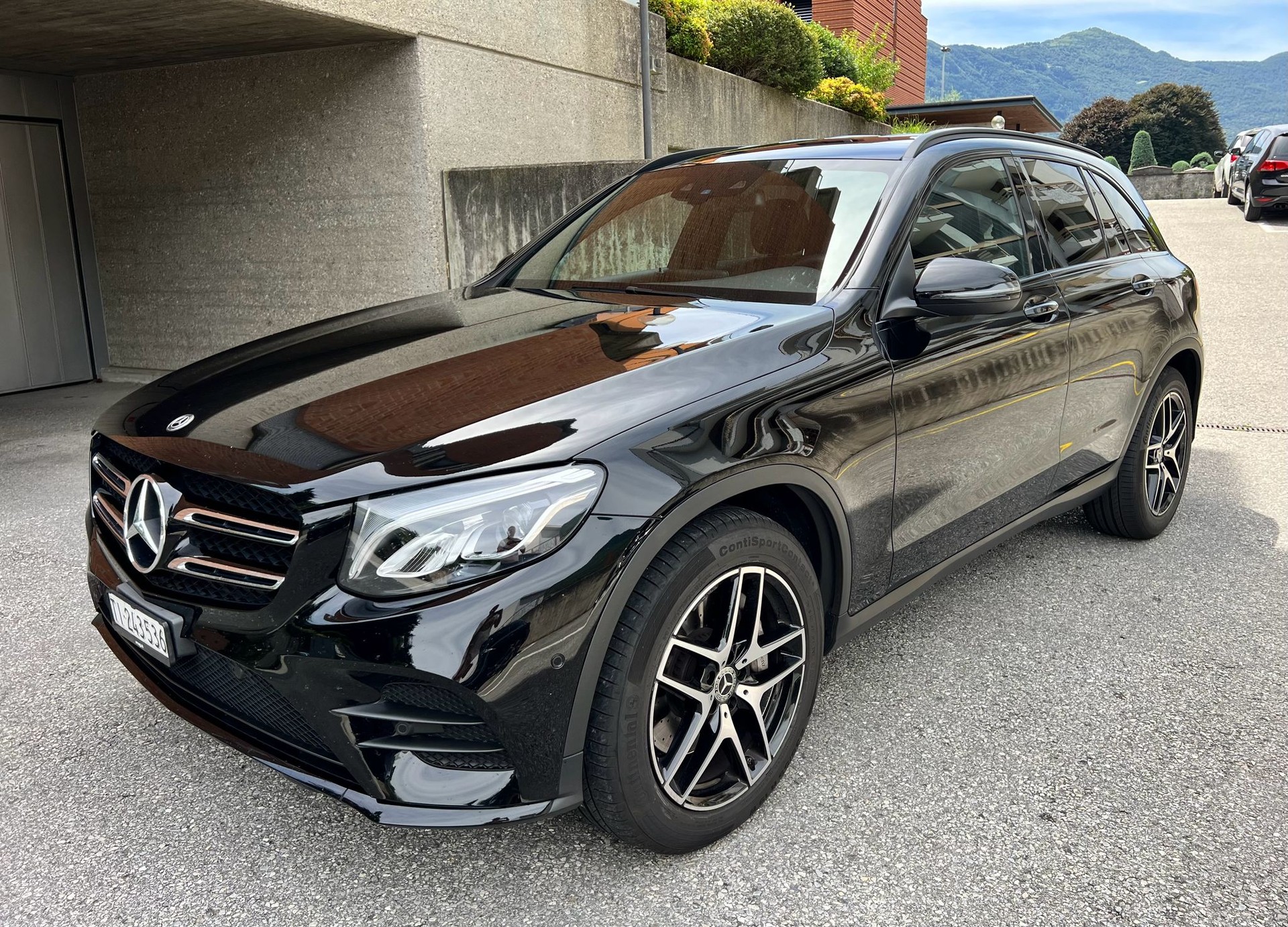 MERCEDES-BENZ GLC 250 d AMG Line 4m-image-0