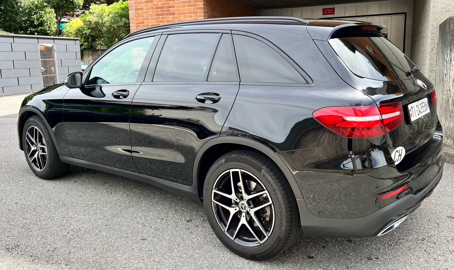 MERCEDES-BENZ GLC 250 d AMG Line 4m-image-3