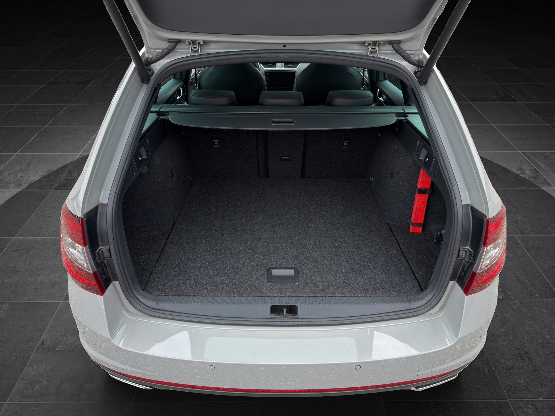 SKODA Octavia Combi 2.0 TDI RS 4x4 DSG-image-9