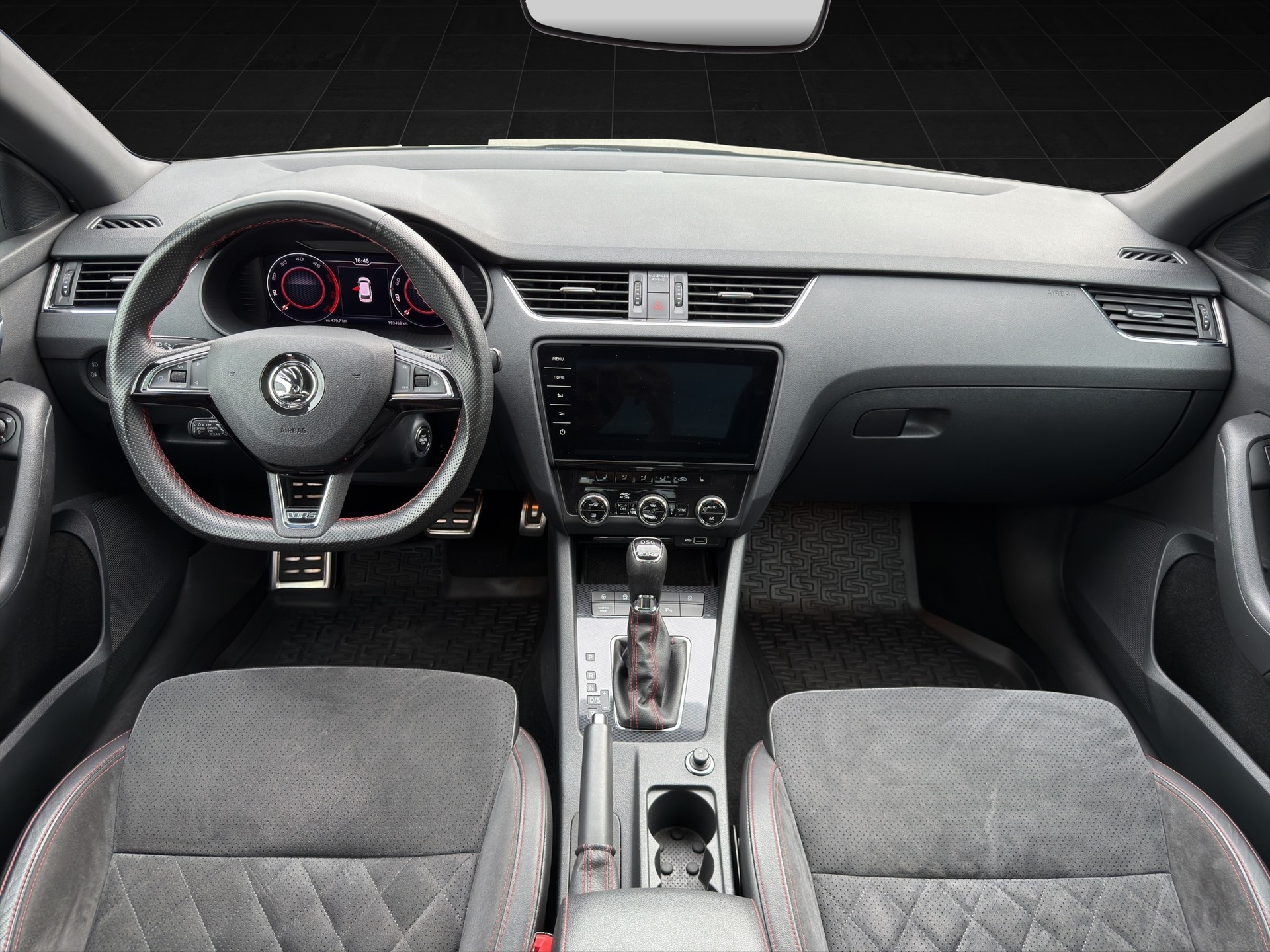 SKODA Octavia Combi 2.0 TDI RS 4x4 DSG-image-11