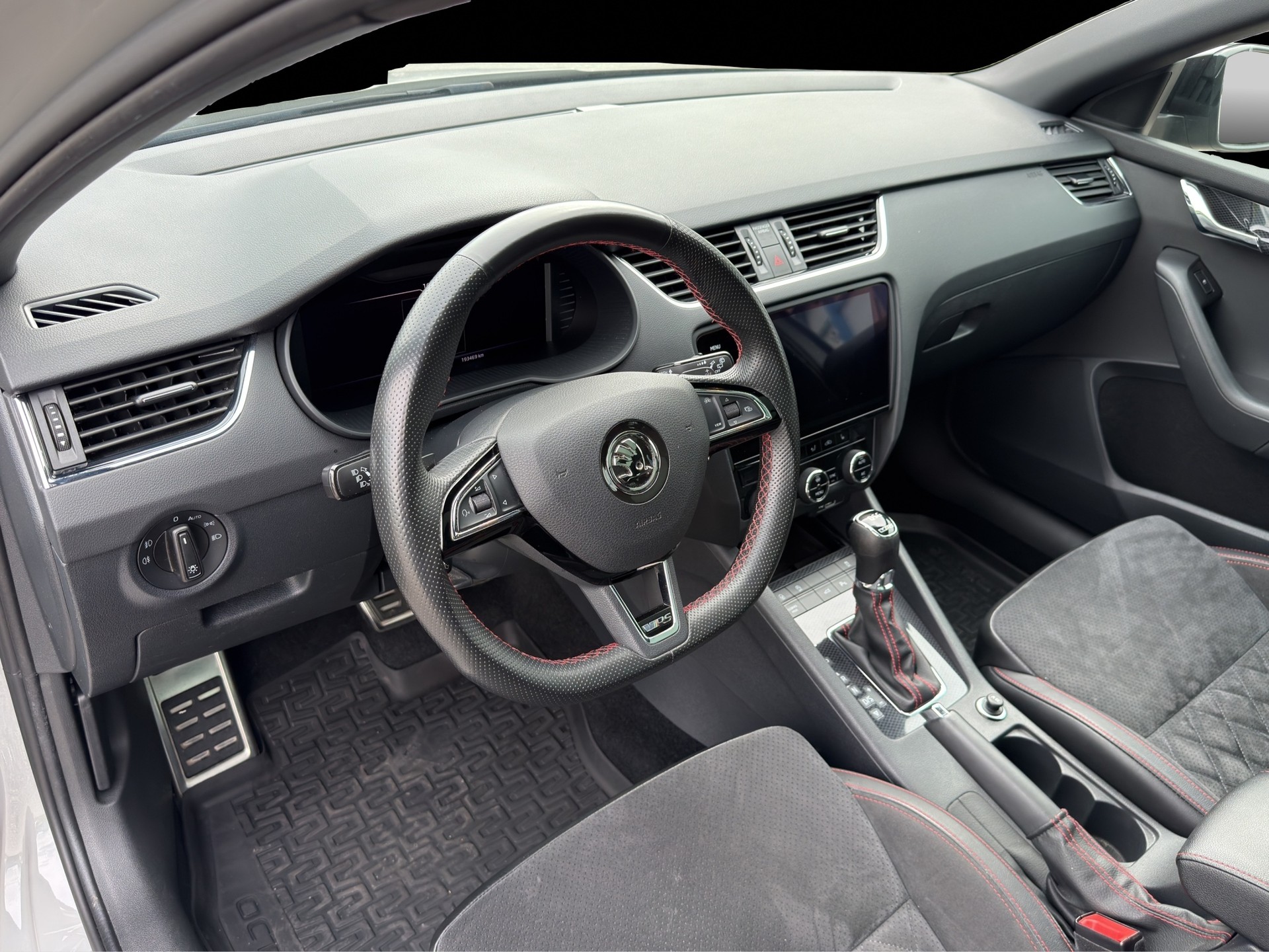 SKODA Octavia Combi 2.0 TDI RS 4x4 DSG-image-6