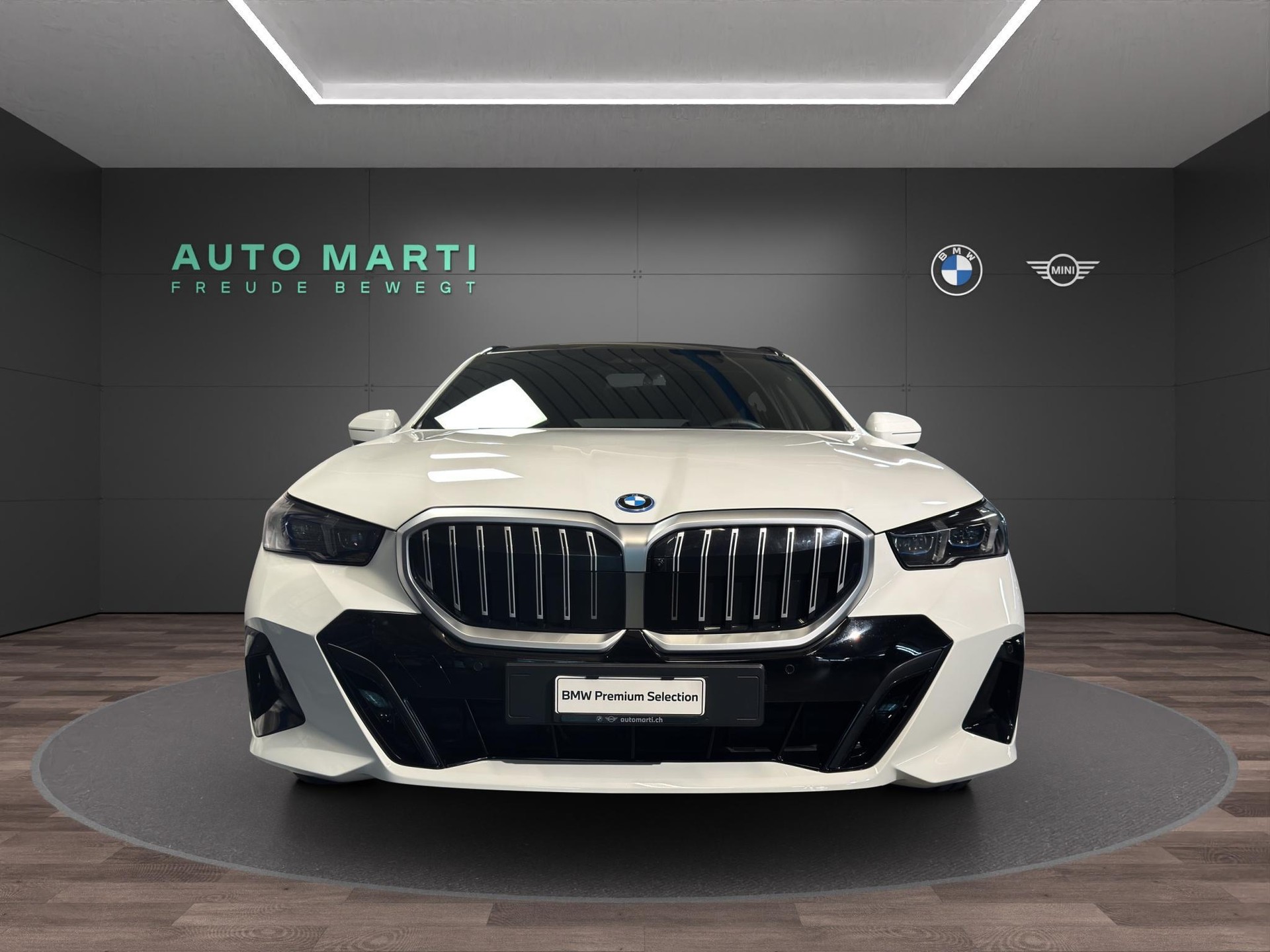 BMW 530e xDrive Touring M Sport-image-5