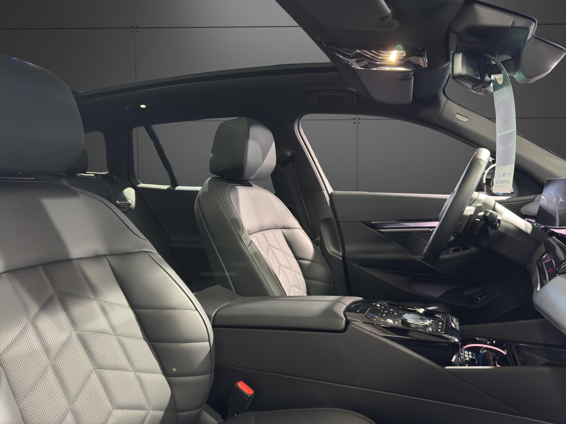 BMW 530e xDrive Touring M Sport-image-16