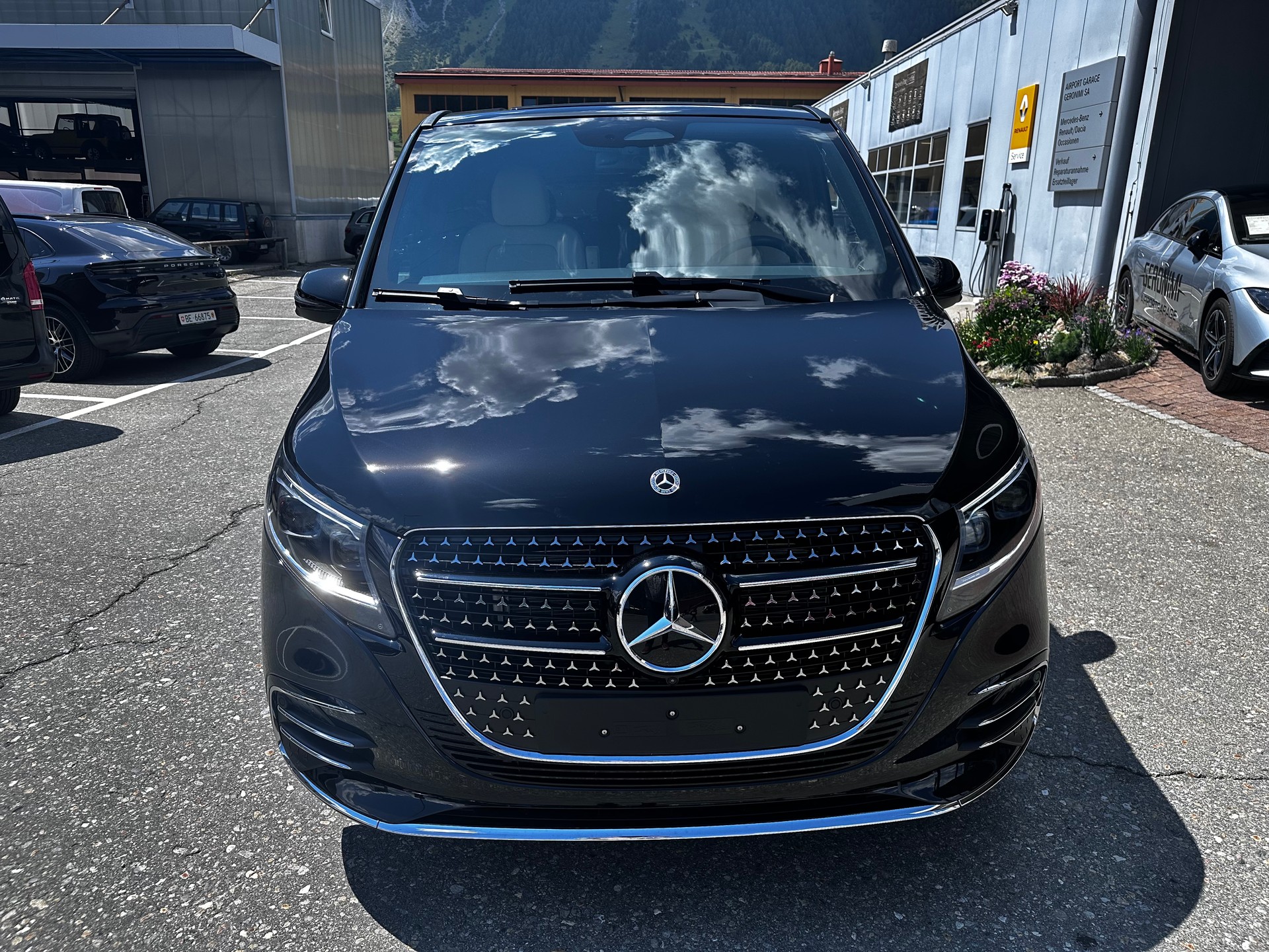 MERCEDES-BENZ V 300 d Avantgarde extra lang 4Matic-image-3
