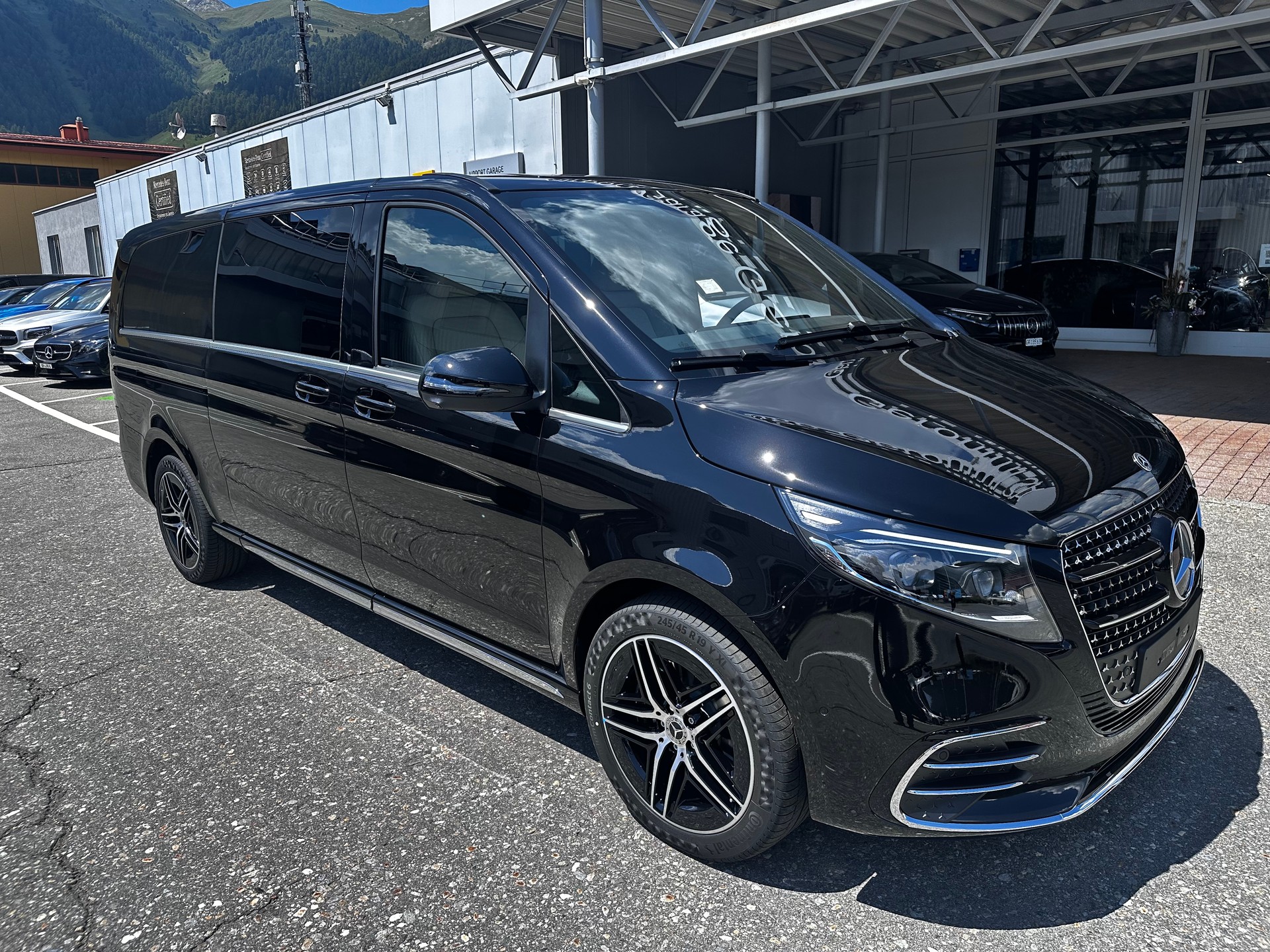MERCEDES-BENZ V 300 d Avantgarde extra lang 4Matic-image-2