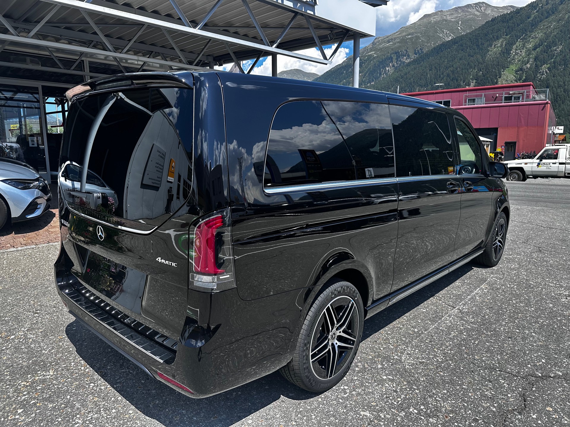 MERCEDES-BENZ V 300 d Avantgarde extra lang 4Matic-image-8