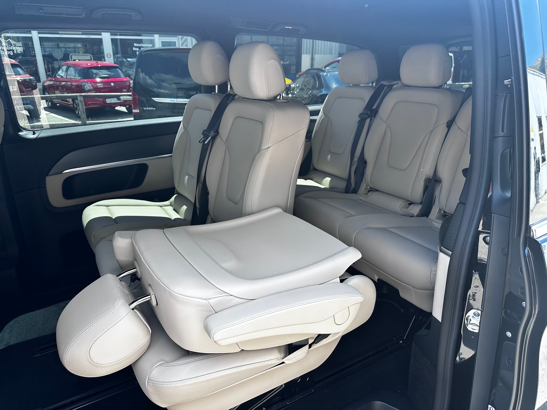 MERCEDES-BENZ V 300 d Avantgarde extra lang 4Matic-image-11