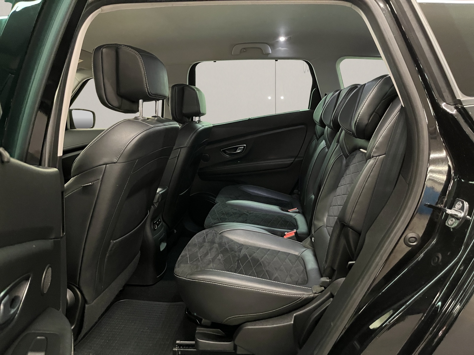 RENAULT Grand Scénic 1.3 TCe 160 Intens Advant. EDC-image-13