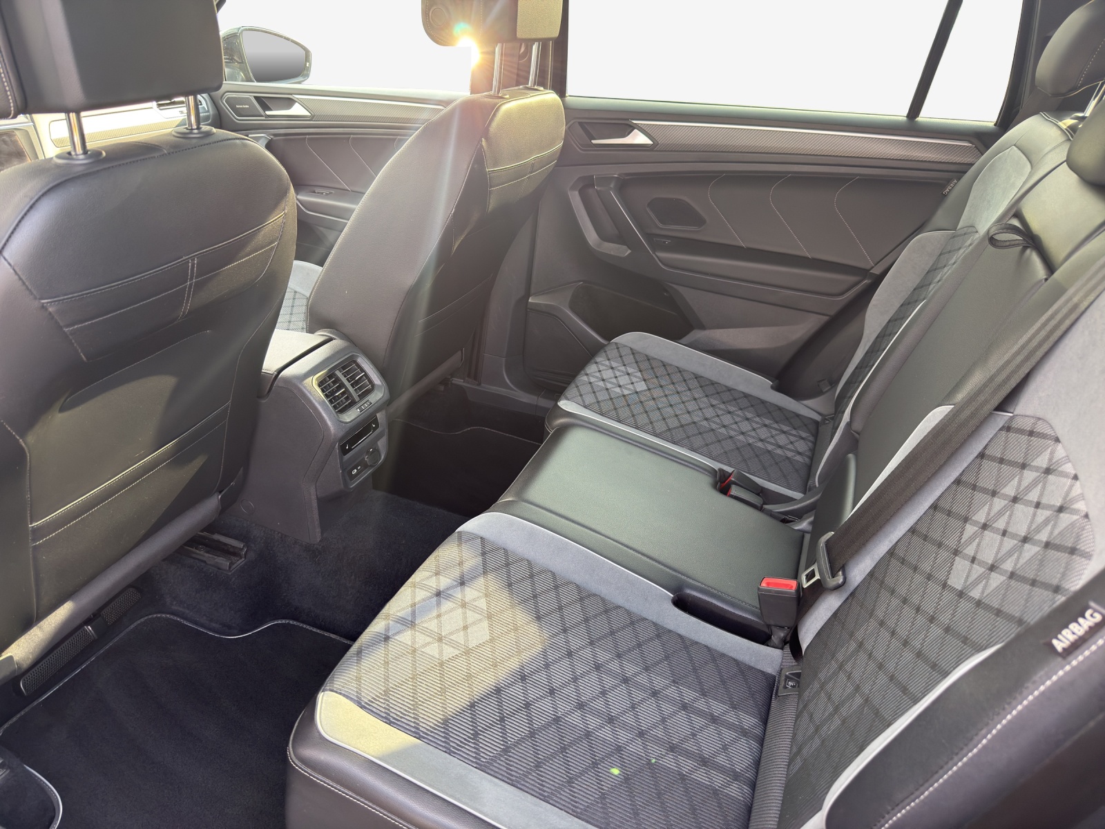 VW Tiguan Allspace 2.0TSI R-Line 4Motion DSG-image-11