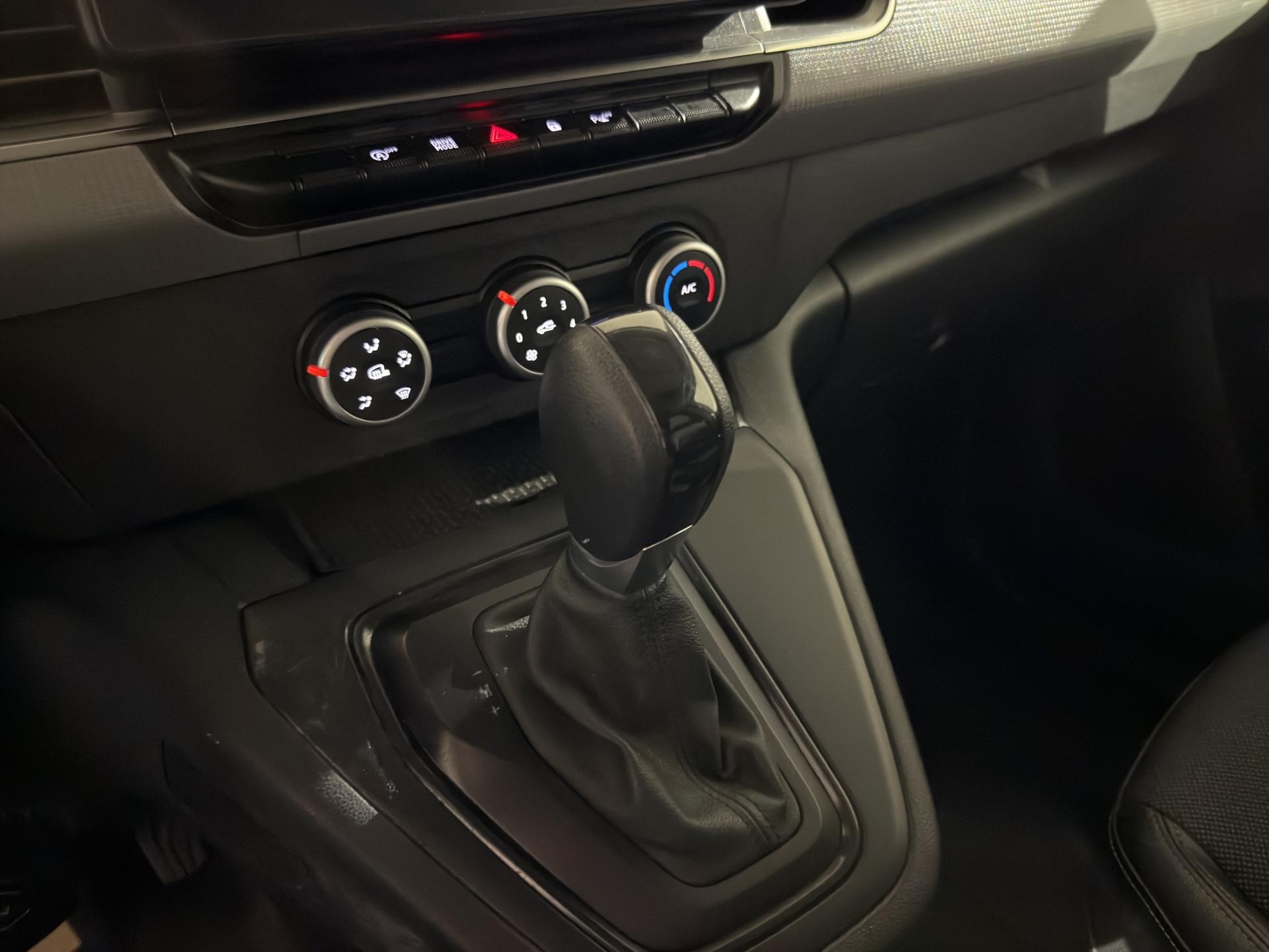 RENAULT Kangoo Van 1.3TCe Open Sesame 130 PF Extra EDC-image-24