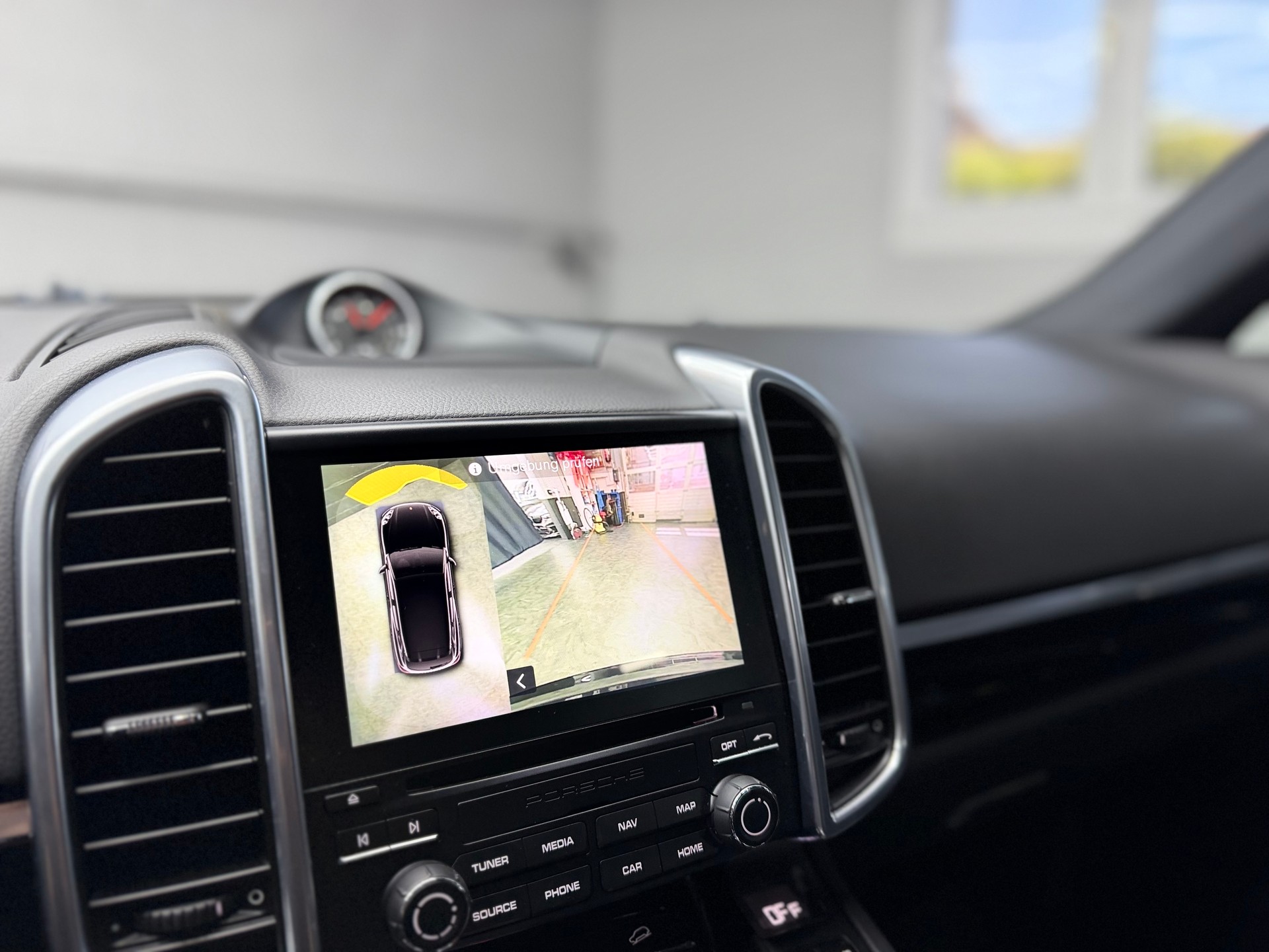 PORSCHE Cayenne Diesel Platinum Edition-image-22