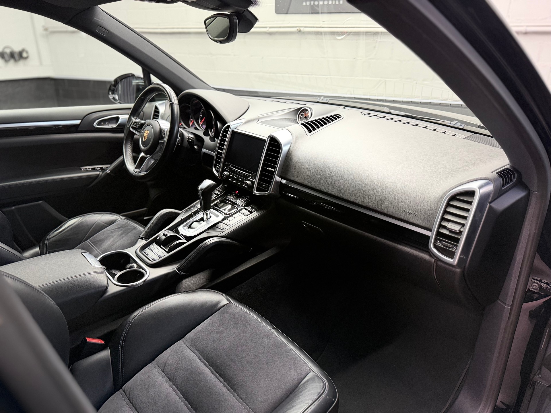 PORSCHE Cayenne Diesel Platinum Edition-image-19
