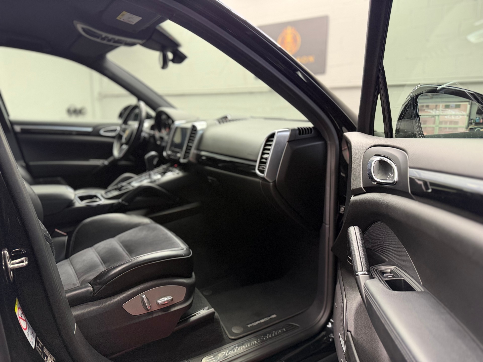 PORSCHE Cayenne Diesel Platinum Edition-image-18