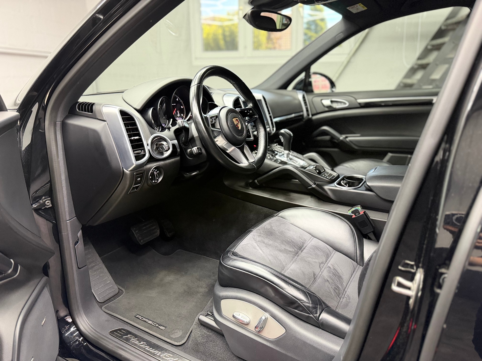 PORSCHE Cayenne Diesel Platinum Edition-image-11