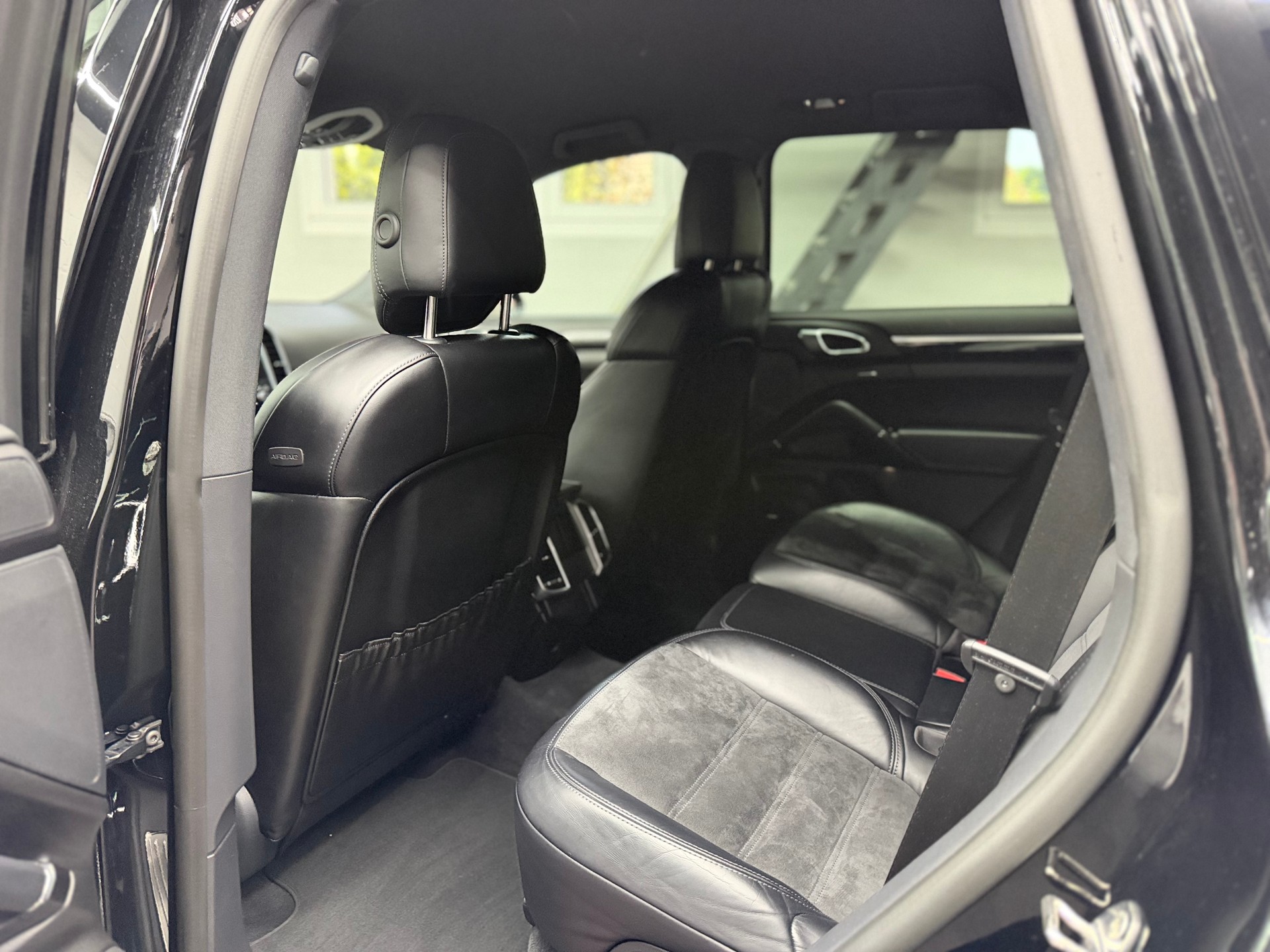 PORSCHE Cayenne Diesel Platinum Edition-image-14