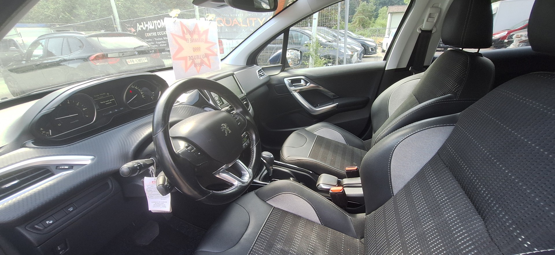 PEUGEOT 2008 1.2 PureTech Style EAT6-image-8