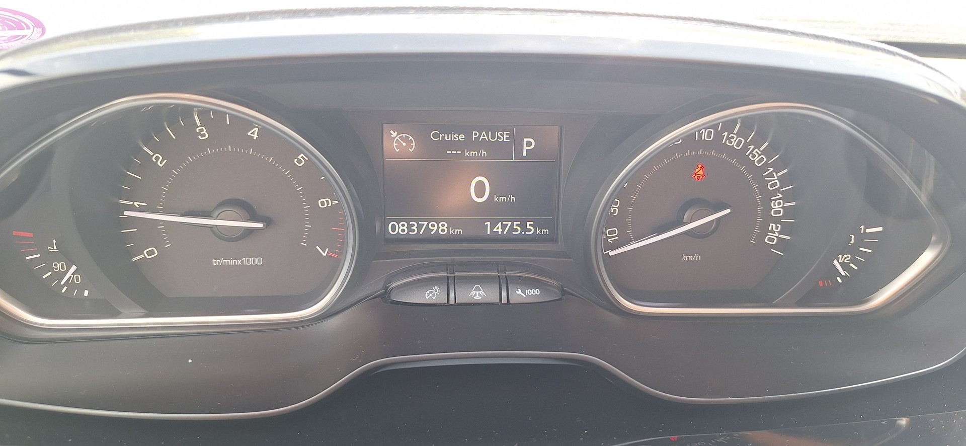 PEUGEOT 2008 1.2 PureTech Style EAT6-image-28