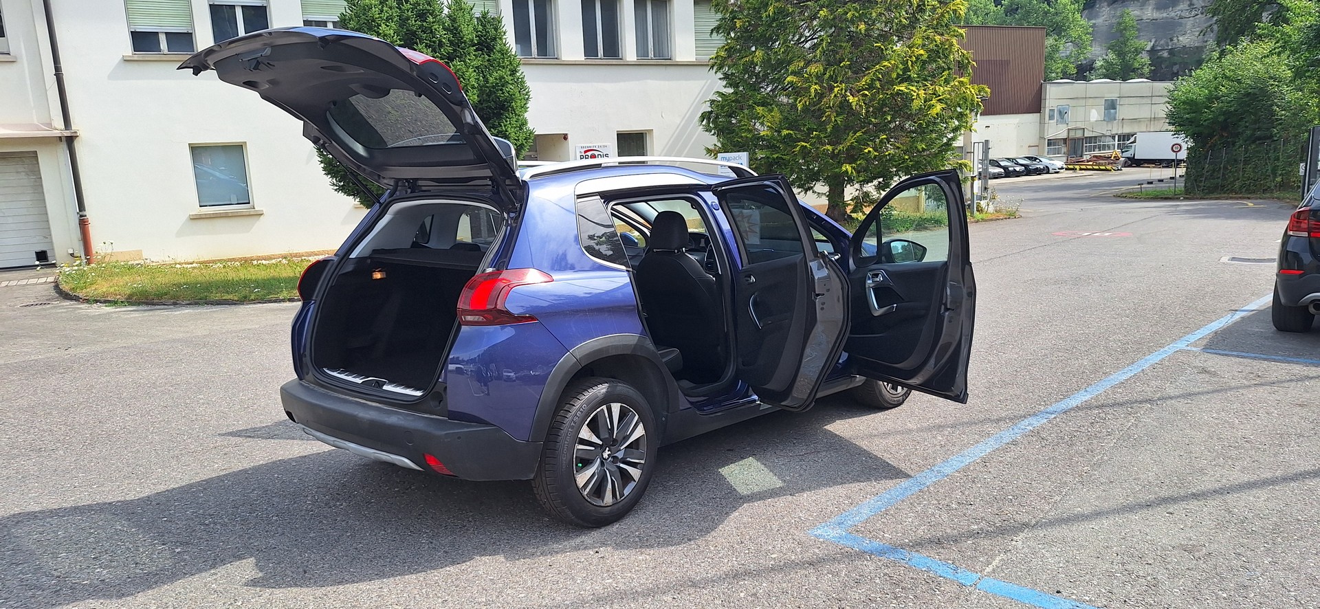 PEUGEOT 2008 1.2 PureTech Style EAT6-image-18