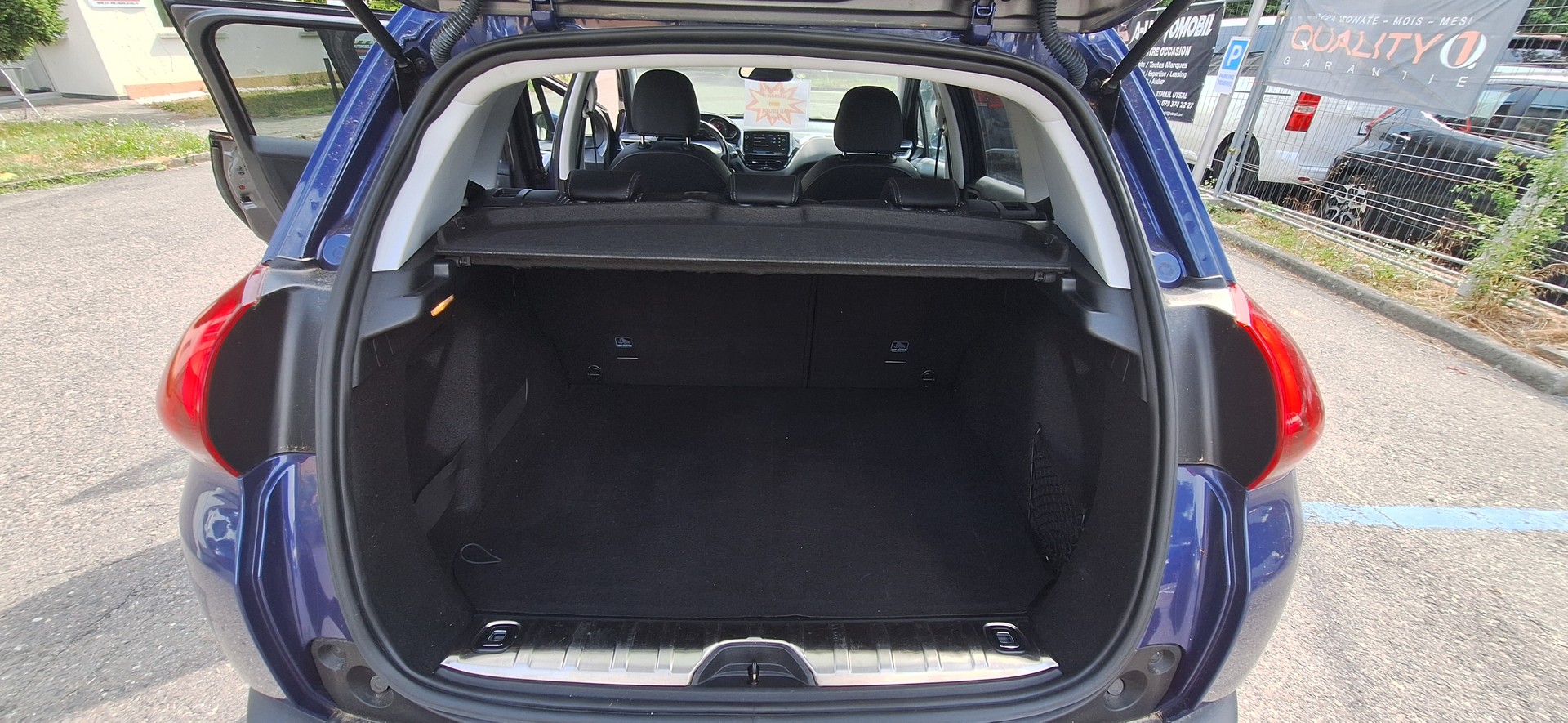 PEUGEOT 2008 1.2 PureTech Style EAT6-image-10