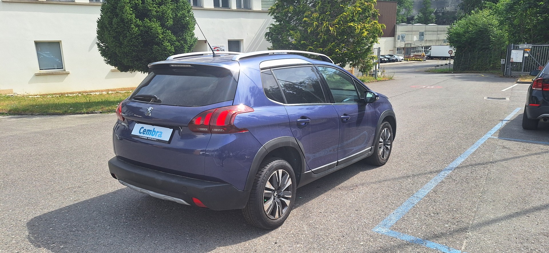 PEUGEOT 2008 1.2 PureTech Style EAT6-image-5