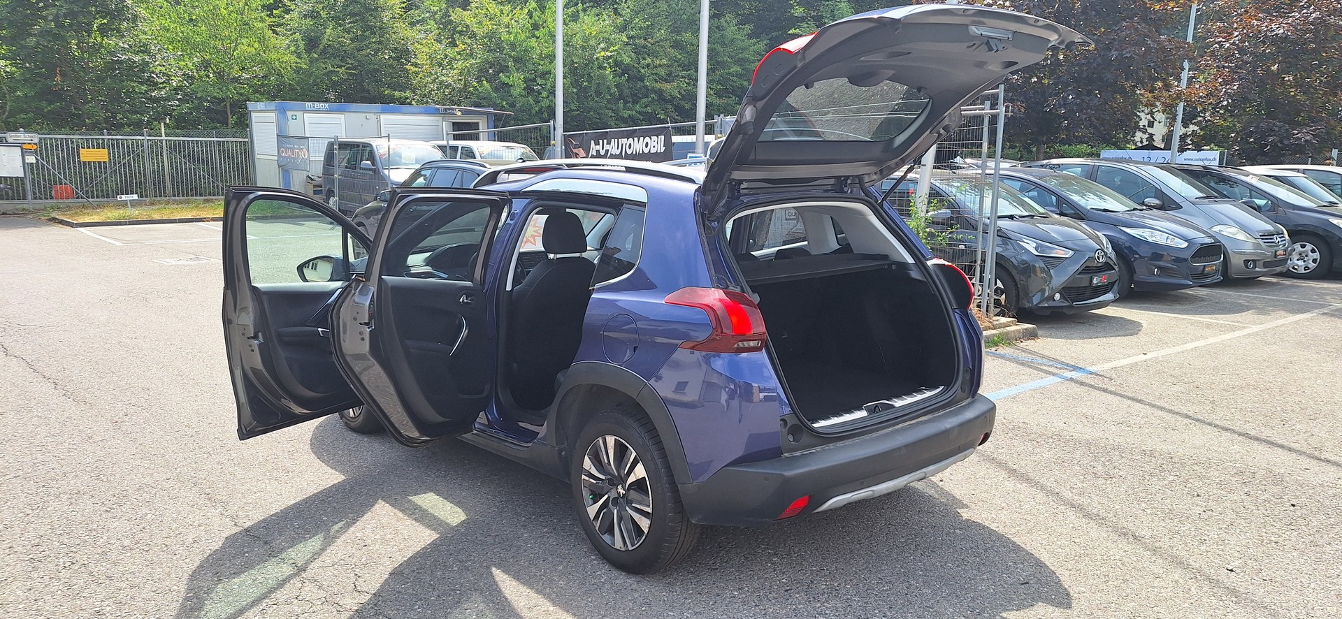 PEUGEOT 2008 1.2 PureTech Style EAT6-image-16