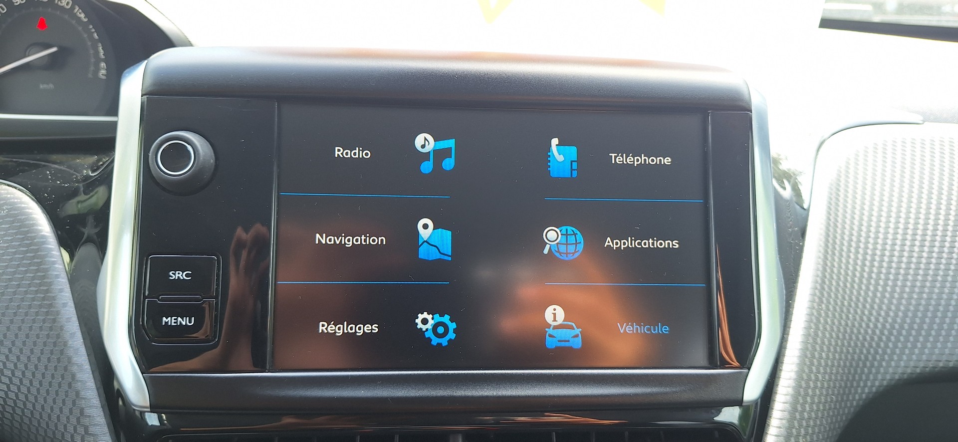 PEUGEOT 2008 1.2 PureTech Style EAT6-image-24