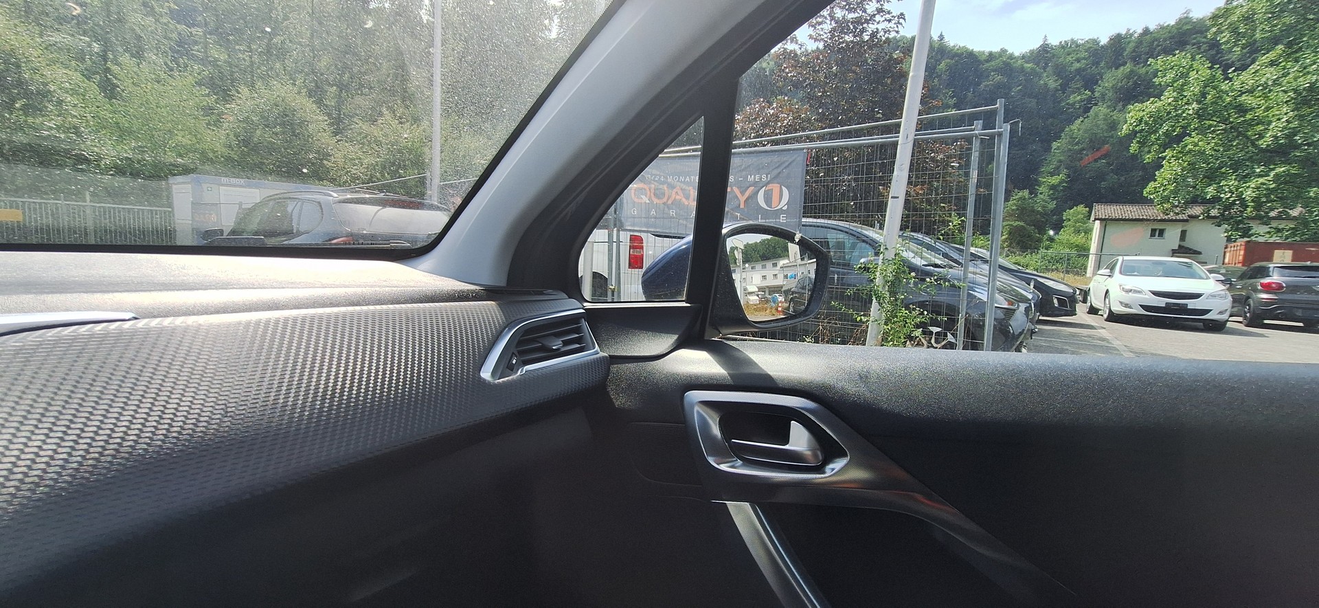 PEUGEOT 2008 1.2 PureTech Style EAT6-image-23