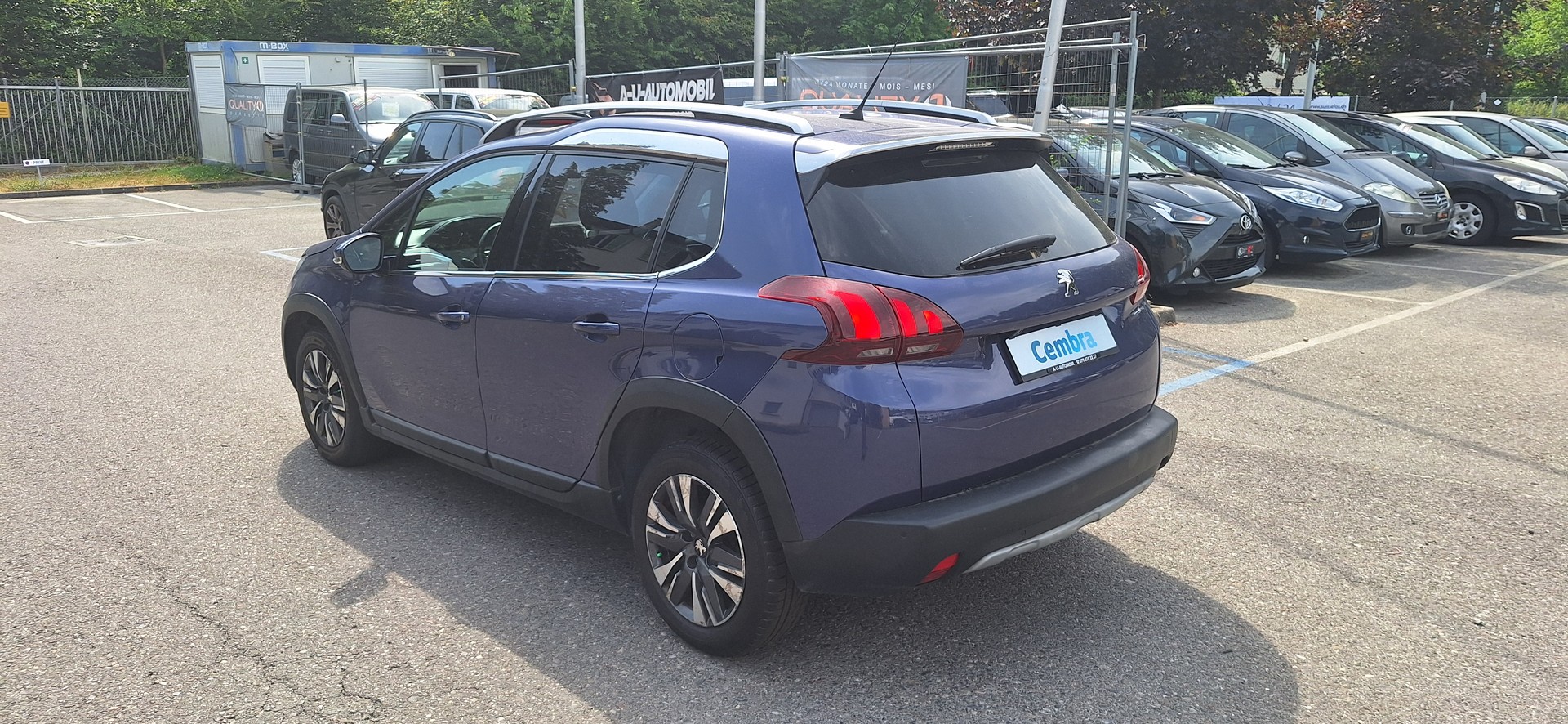 PEUGEOT 2008 1.2 PureTech Style EAT6-image-3
