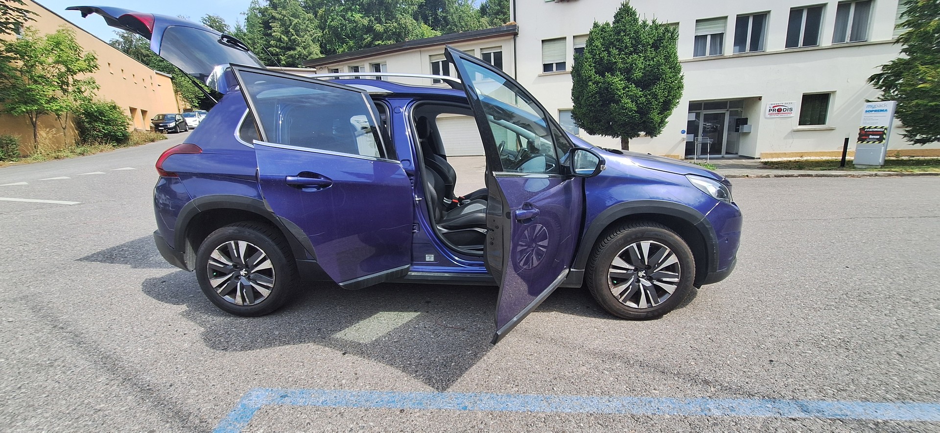 PEUGEOT 2008 1.2 PureTech Style EAT6-image-19