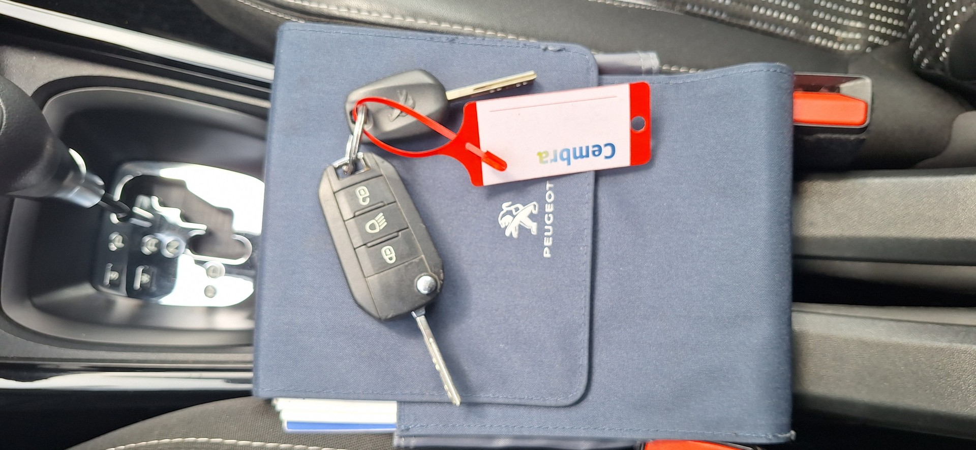 PEUGEOT 2008 1.2 PureTech Style EAT6-image-31