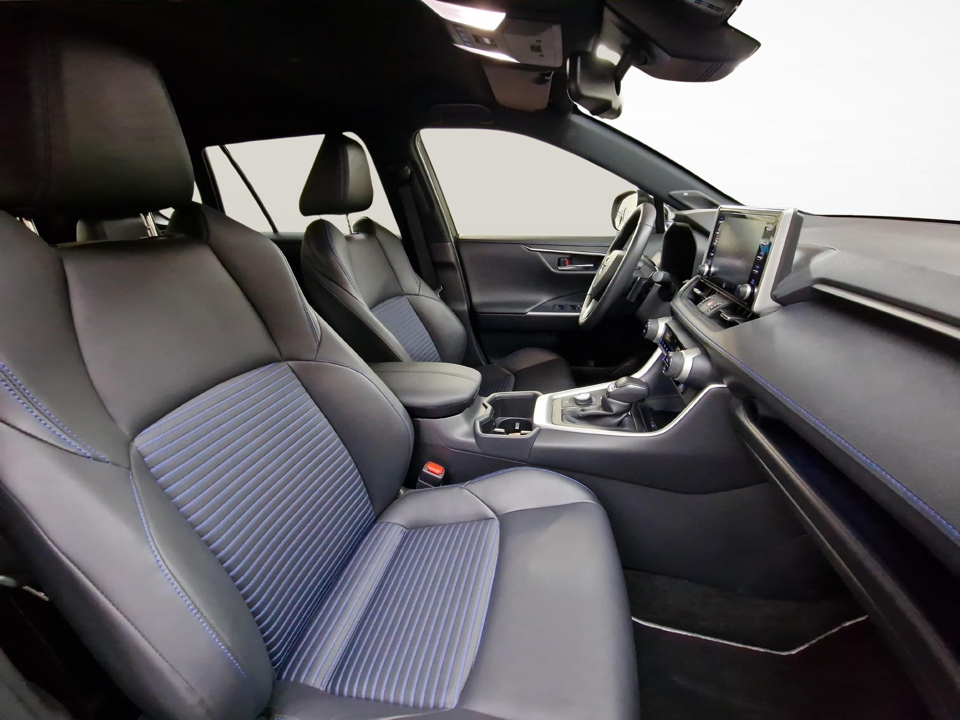 TOYOTA RAV4 2.5 HEV Style-image-9