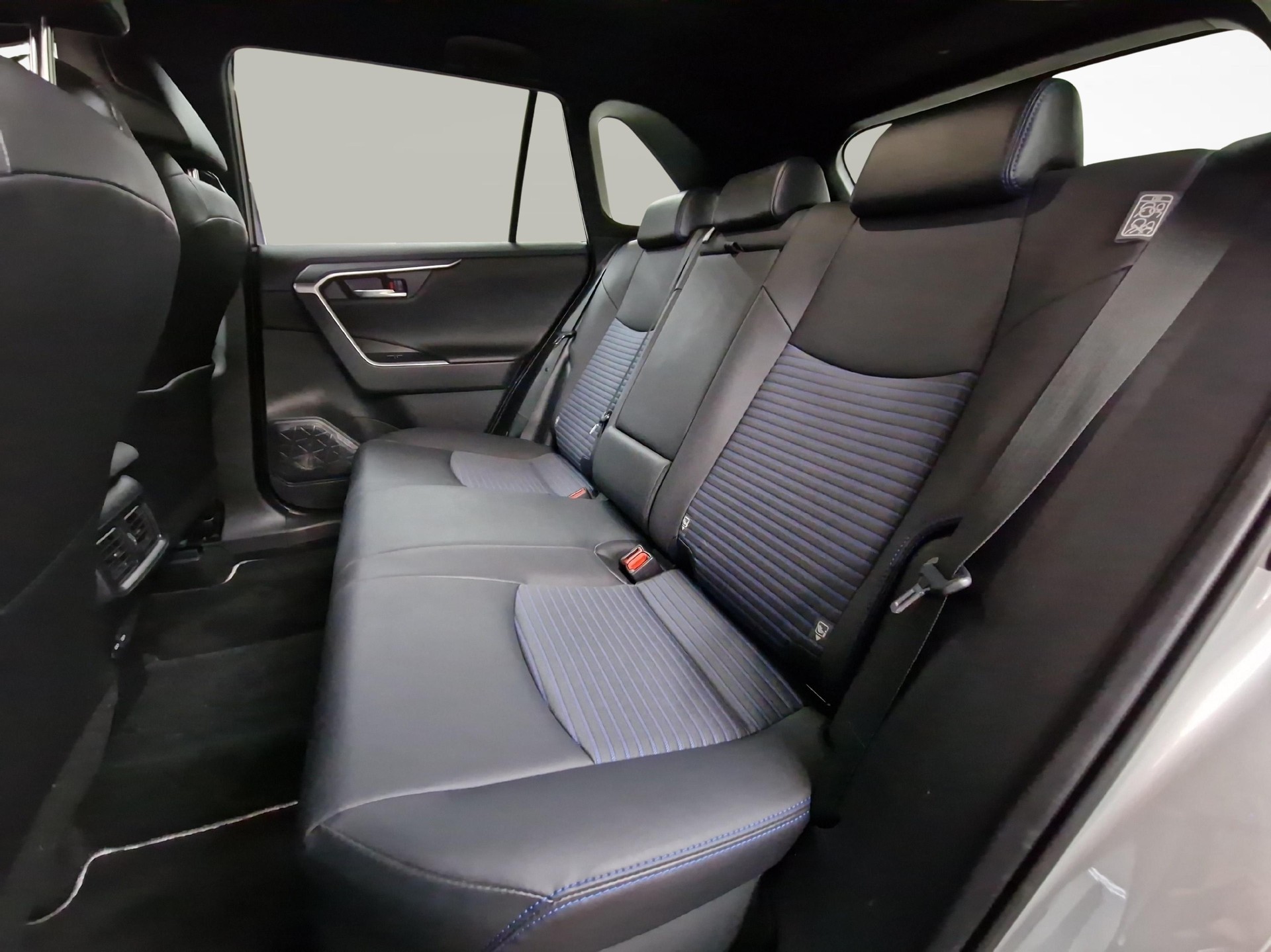 TOYOTA RAV4 2.5 HEV Style-image-10