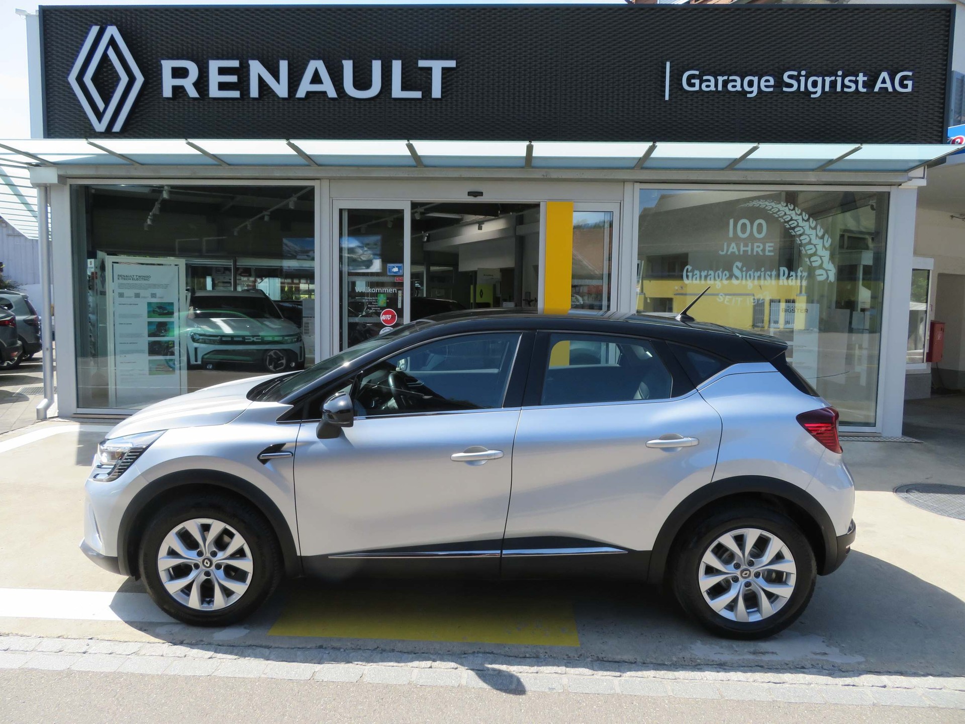 RENAULT Captur 1.3 TCe Intens EDC-image-0