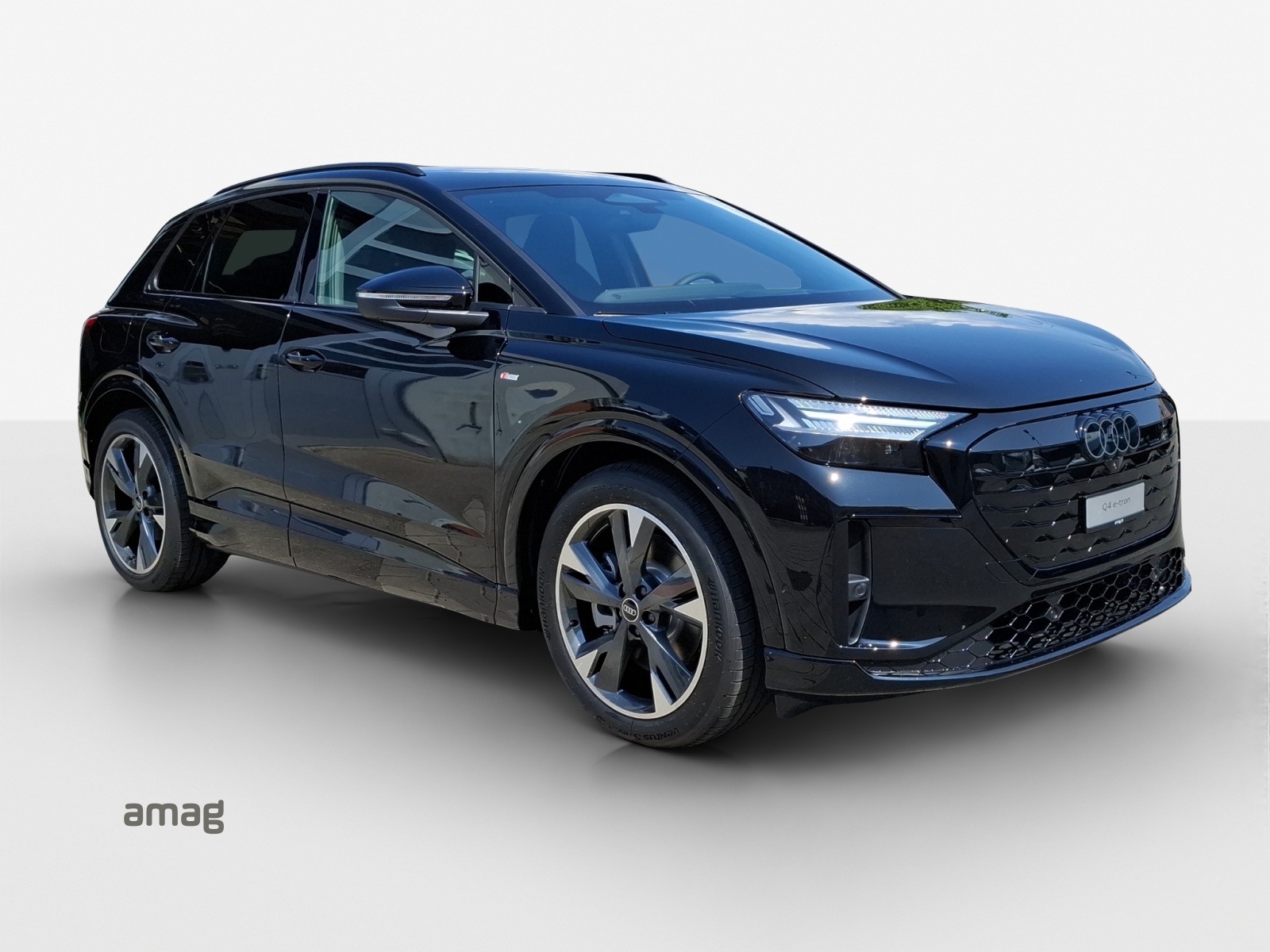 AUDI Q4 e-tron SUV quattro performance Attraction-image-5
