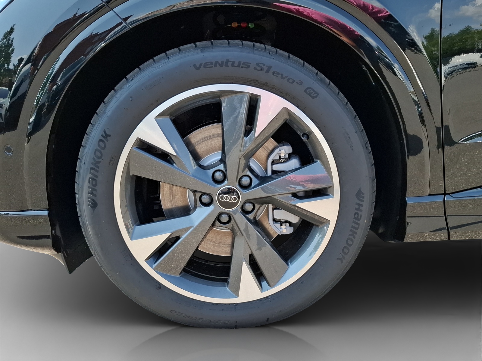 AUDI Q4 e-tron SUV quattro performance Attraction-image-13