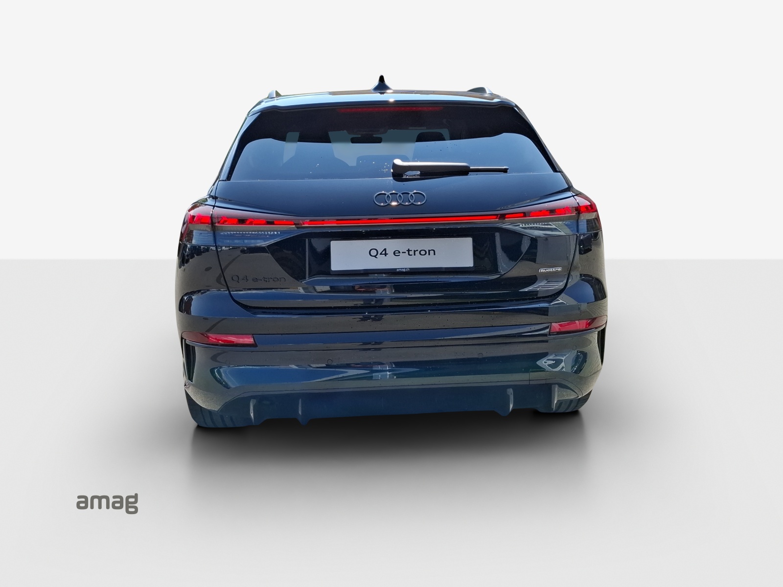 AUDI Q4 e-tron SUV quattro performance Attraction-image-3