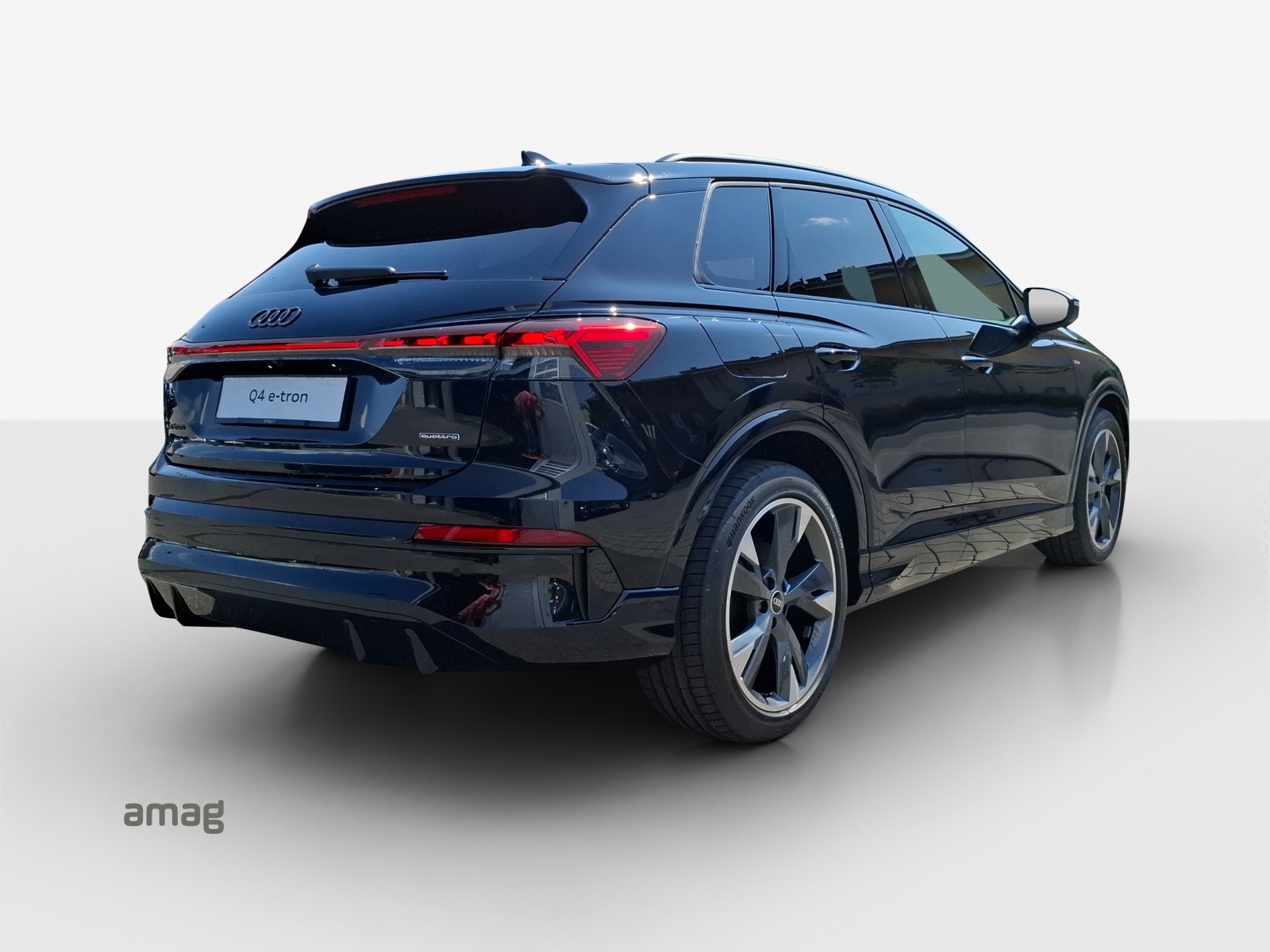 AUDI Q4 e-tron SUV quattro performance Attraction-image-4