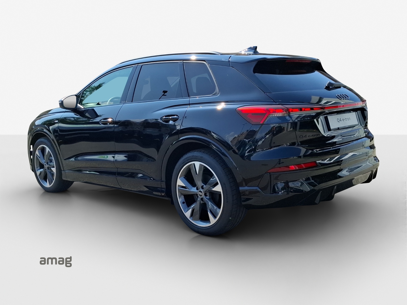 AUDI Q4 e-tron SUV quattro performance Attraction-image-2