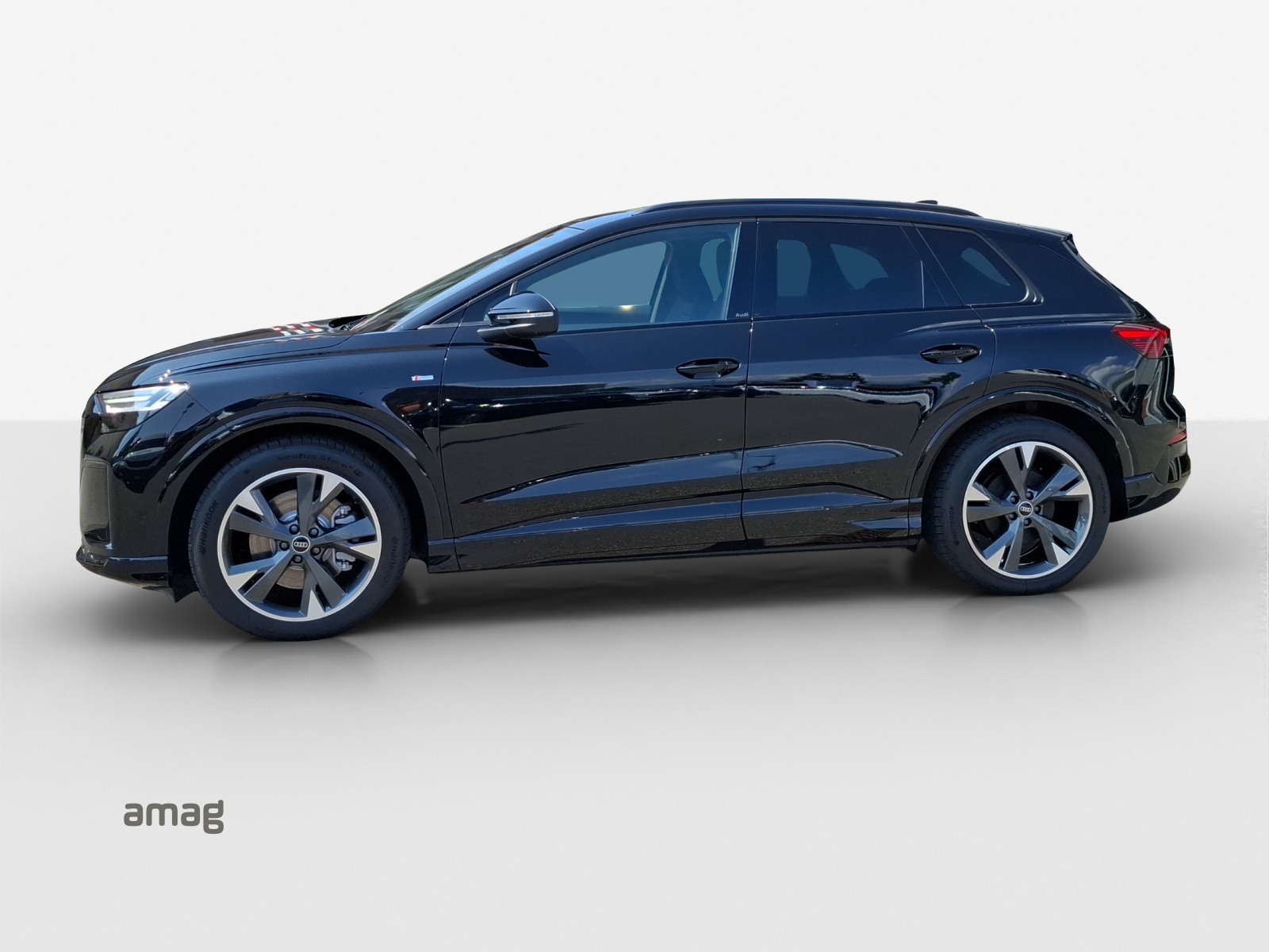 AUDI Q4 e-tron SUV quattro performance Attraction-image-1