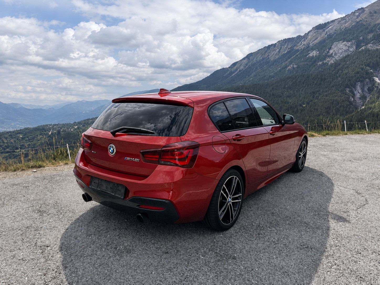 BMW M140i xDrive Steptronic Special Edition (CH)-image-2