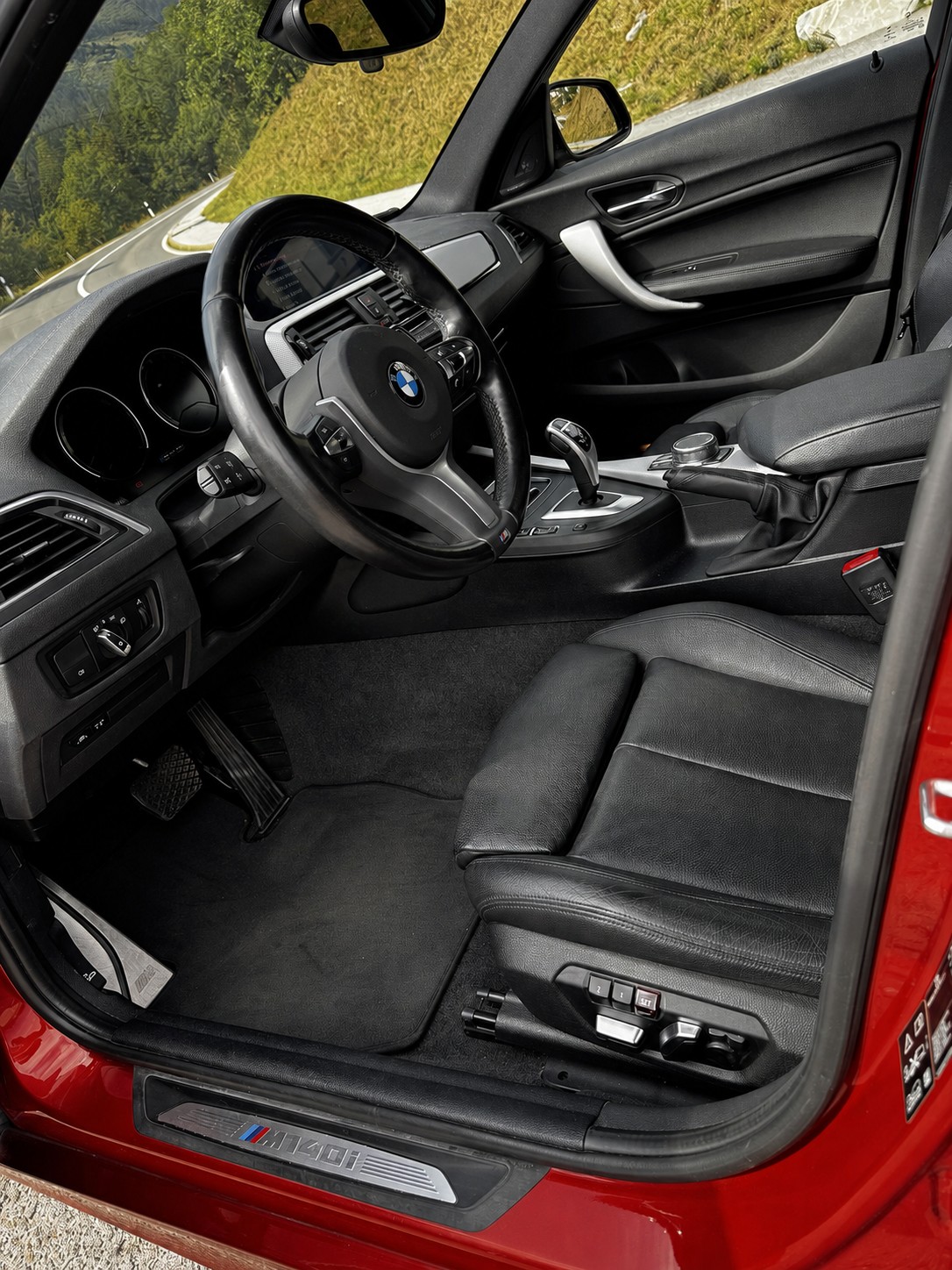 BMW M140i xDrive Steptronic Special Edition (CH)-image-6