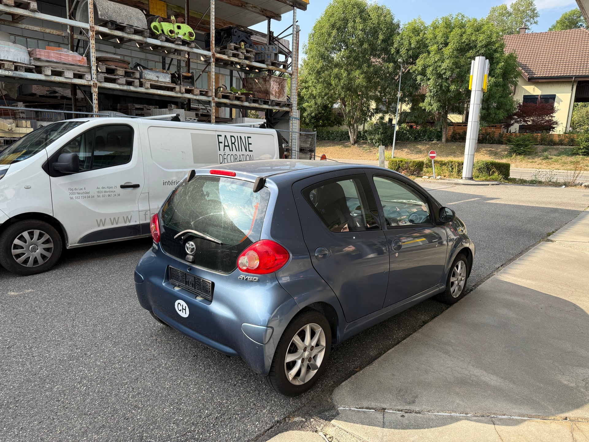 TOYOTA Aygo 1.0 blue-image-4