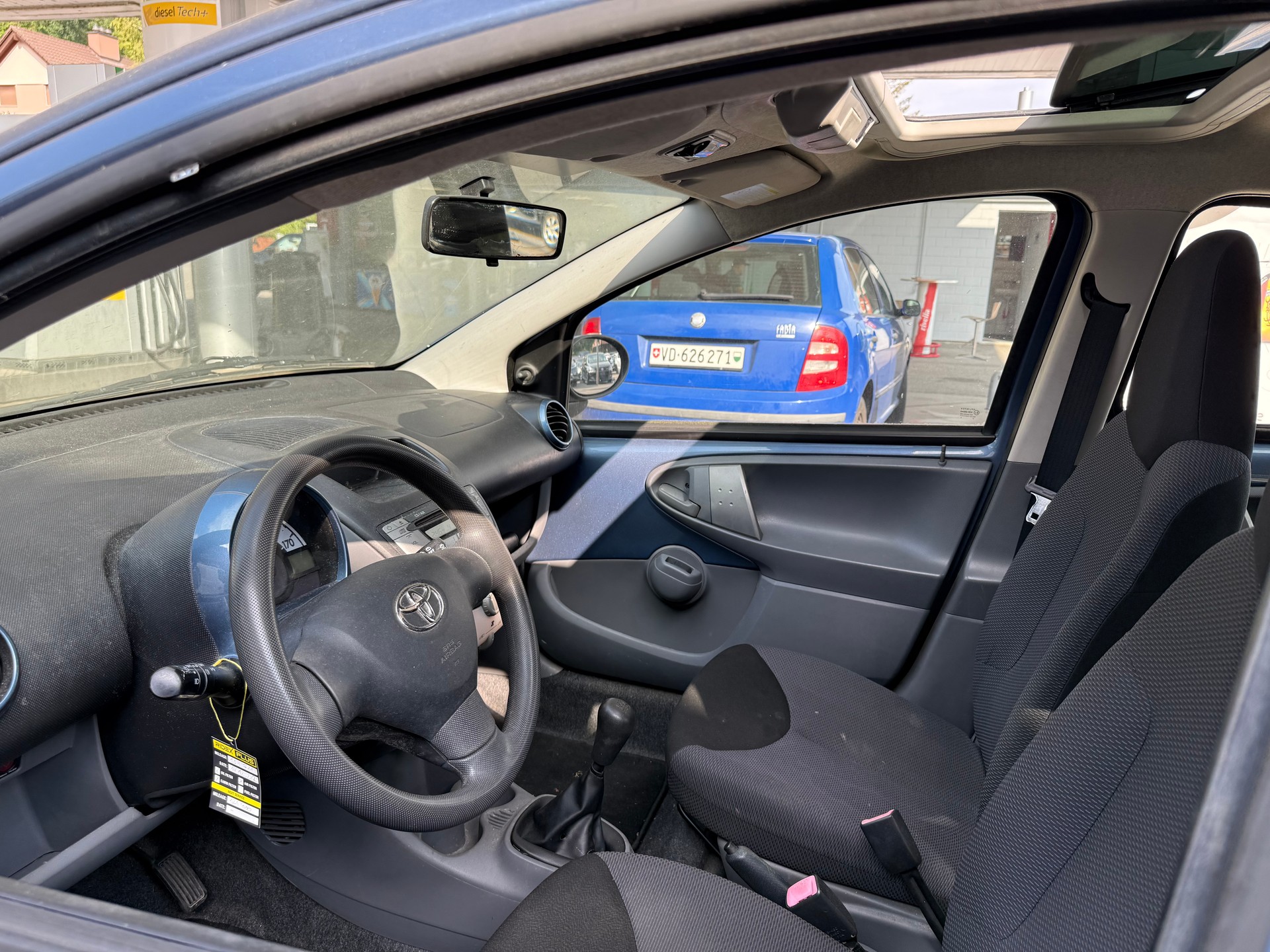 TOYOTA Aygo 1.0 blue-image-6
