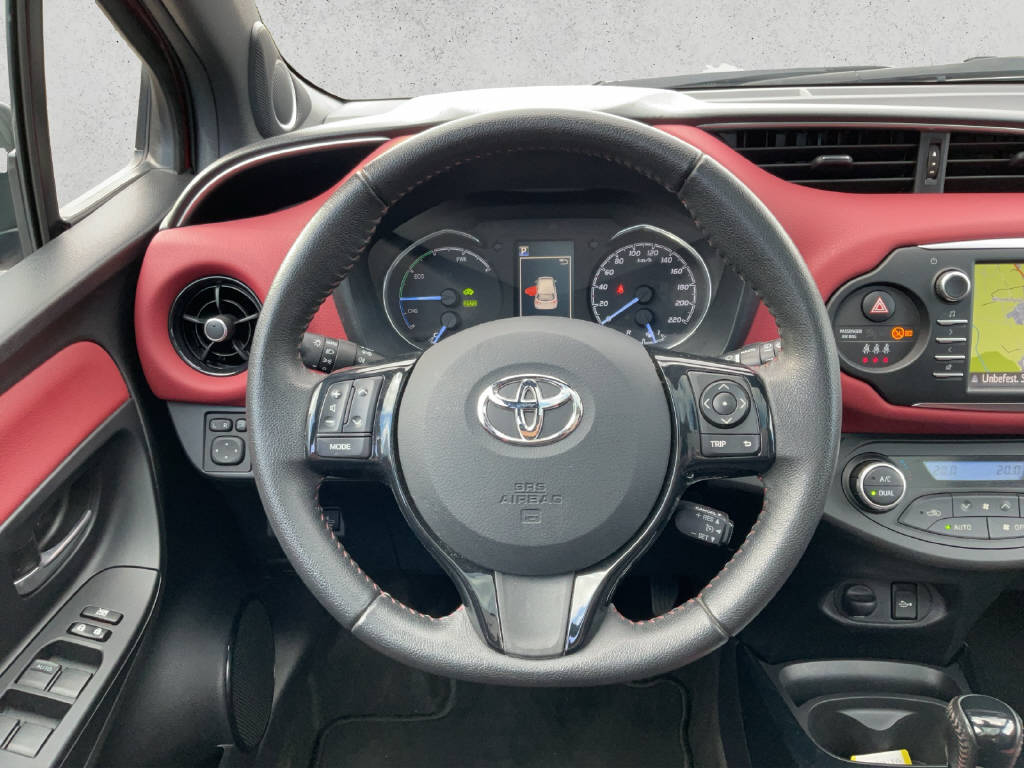 TOYOTA Yaris 1.5 VVT-i HSD Premium-image-8