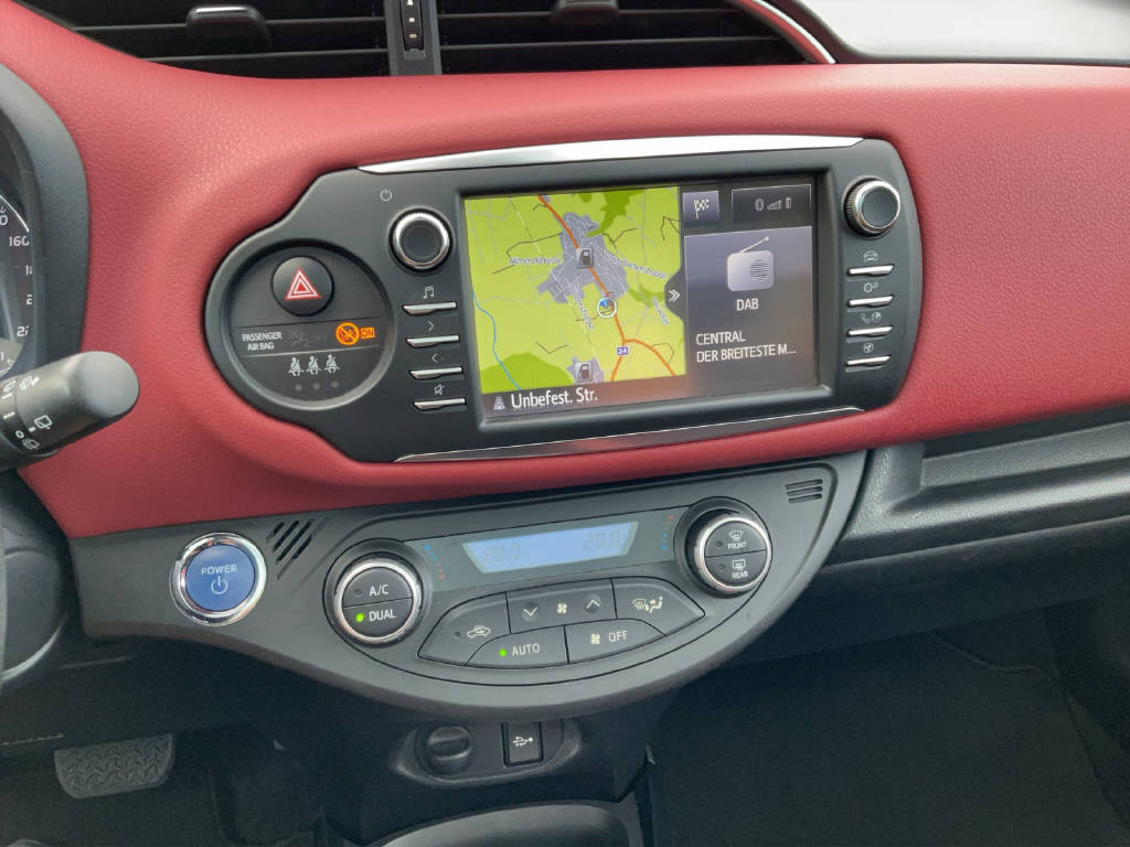 TOYOTA Yaris 1.5 VVT-i HSD Premium-image-10